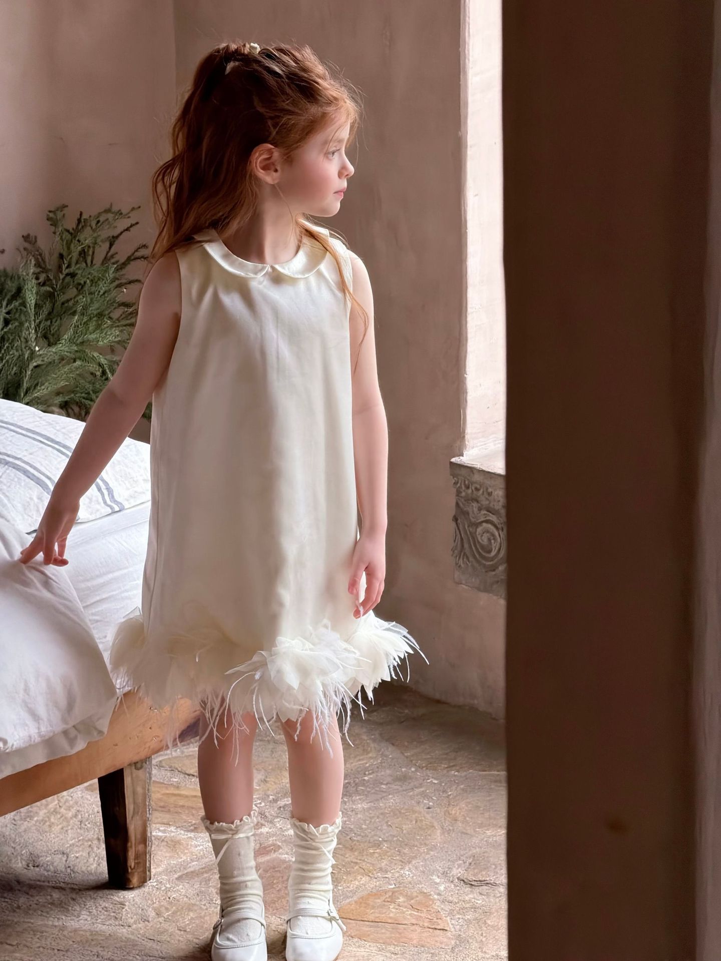 Đầm Otaly cổ sen feathers