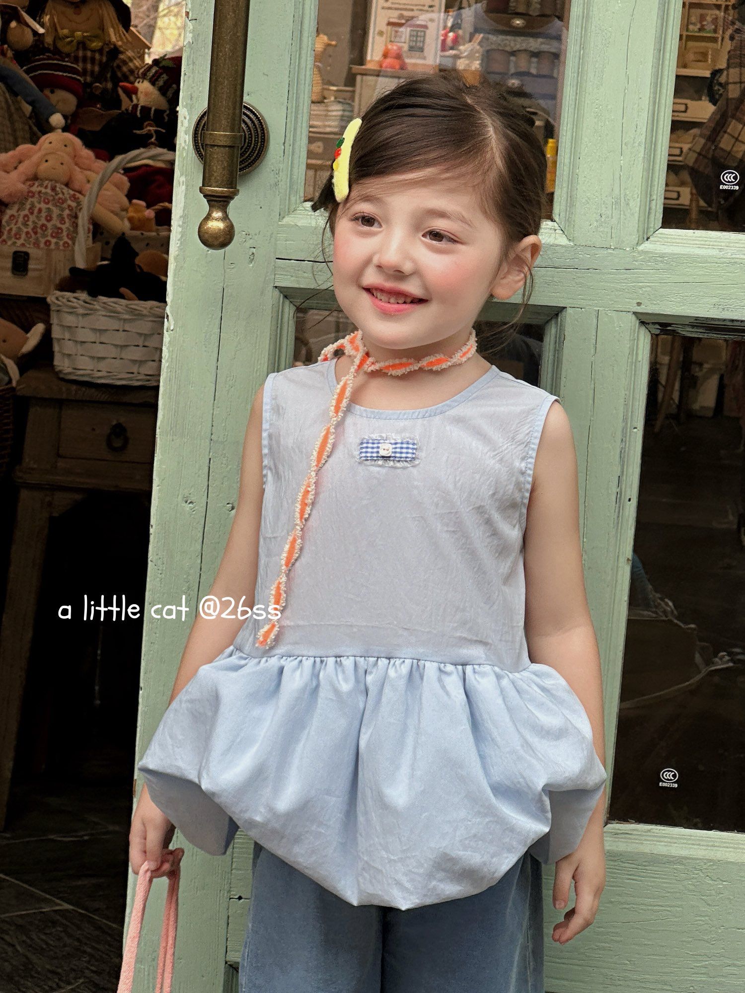 A Little Cat - Áo không tay bí xanh gấu loe