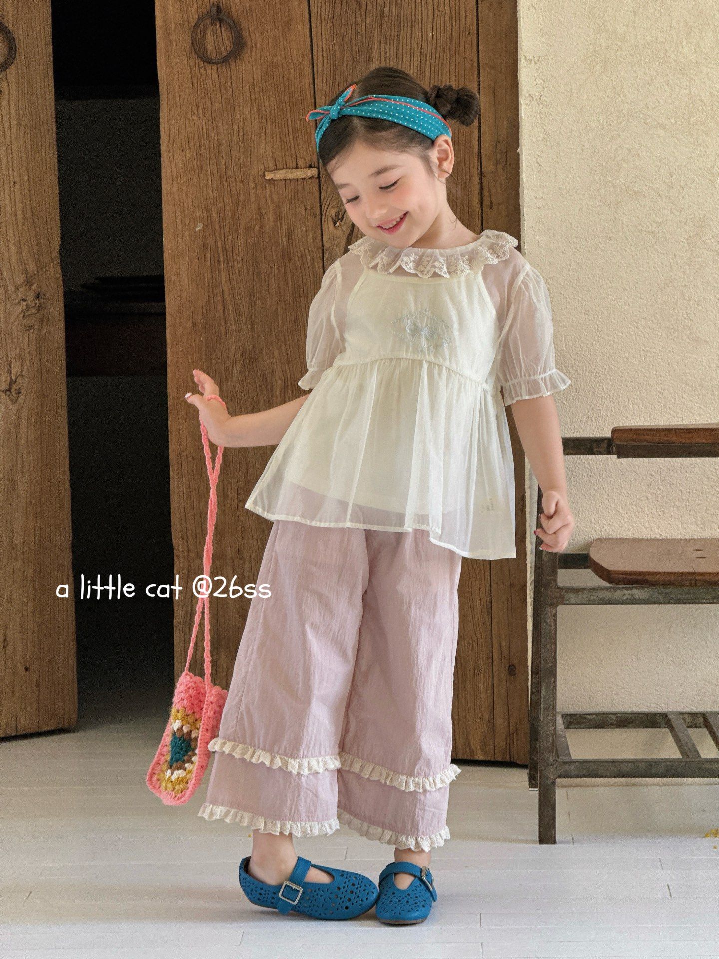 A Little Cat - Set áo hai dây + áo cổ ren xuyên thấu