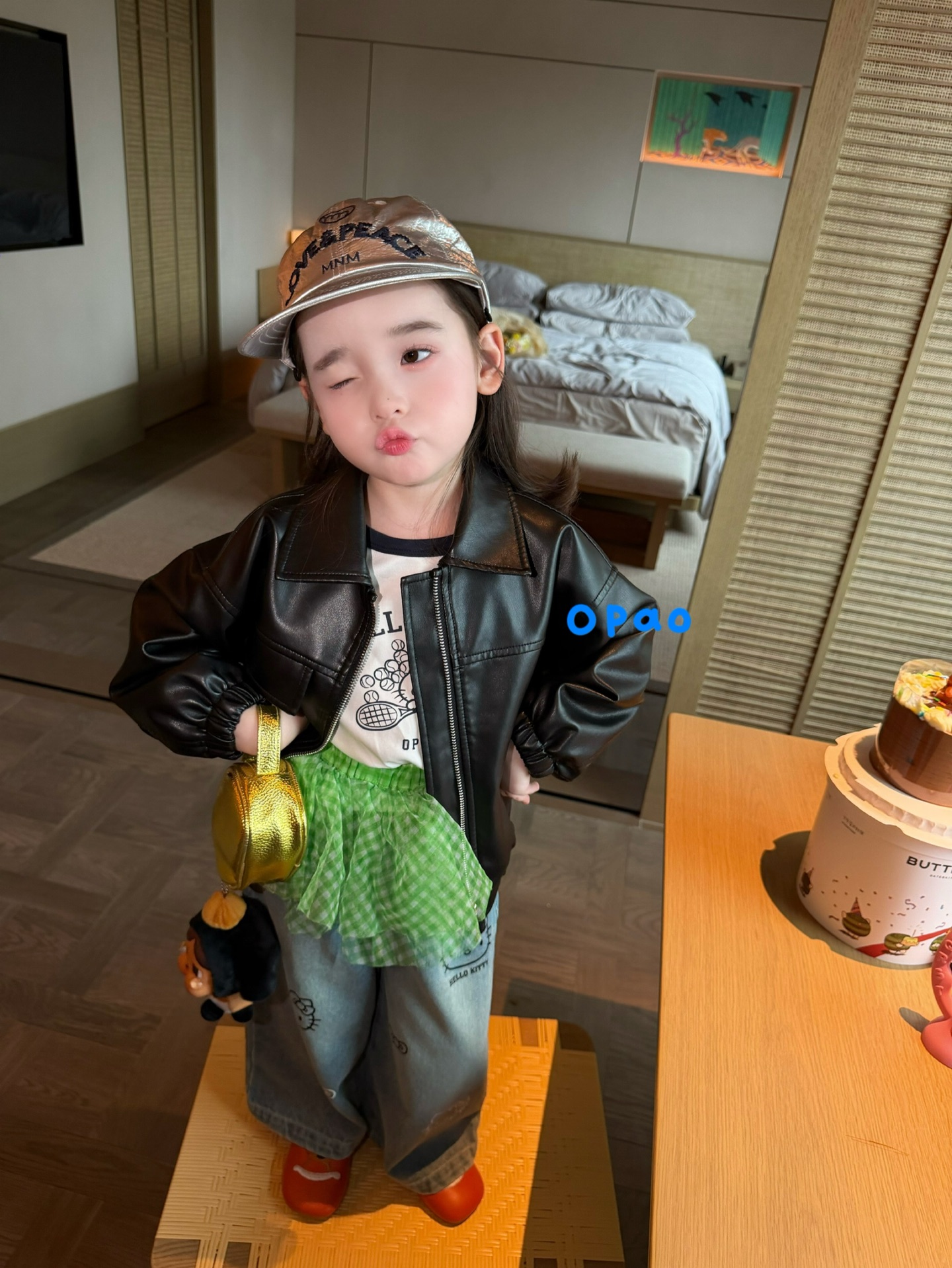 Opao - Áo khoác da cổ vuông