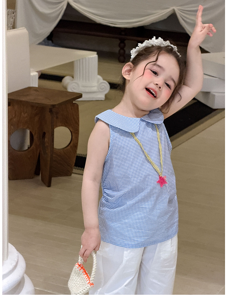 cổ sen - Áo caro xanh cổ sen