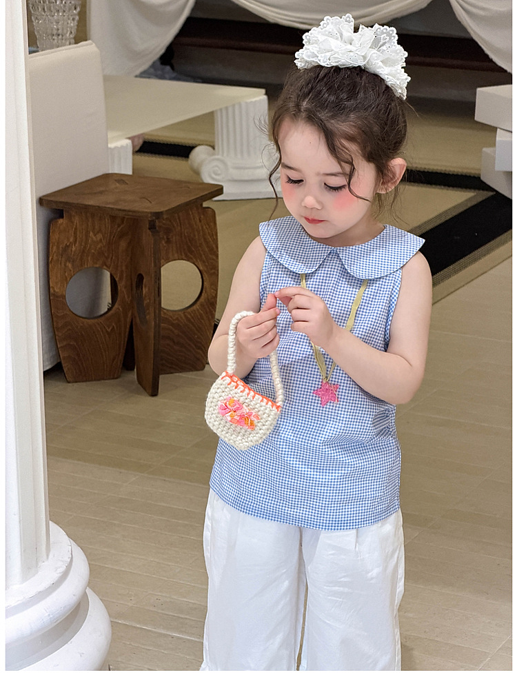cổ sen - Áo caro xanh cổ sen