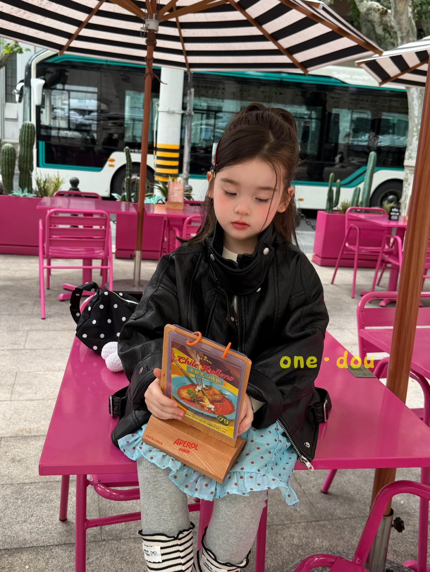 One Dou - Áo khoác da đen