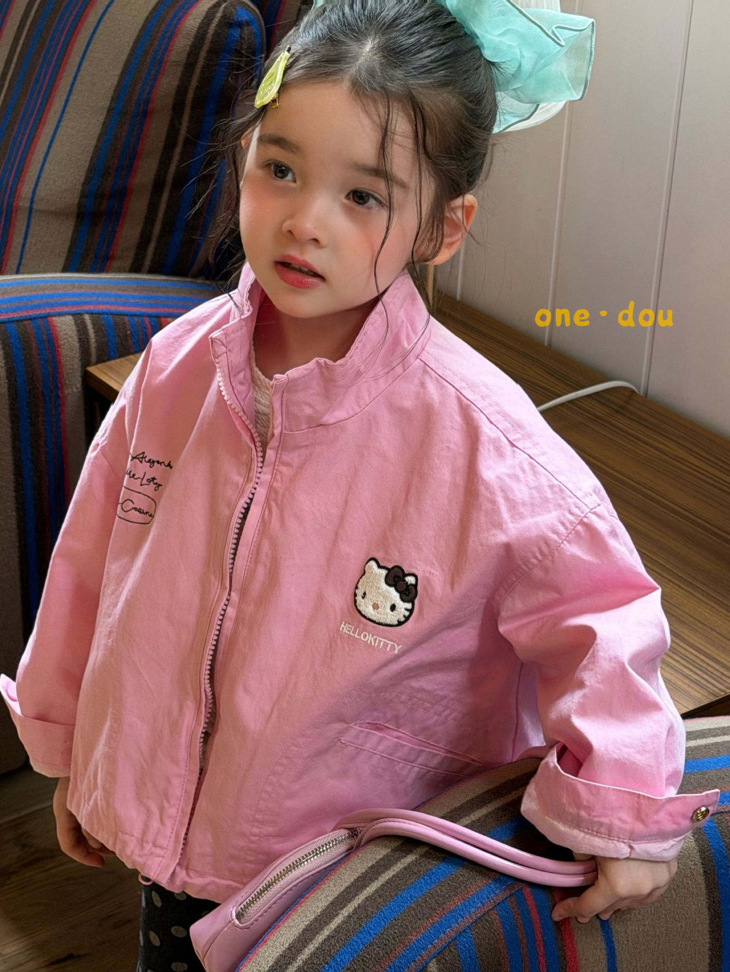 One Dou - Áo khoác Kitty hồng