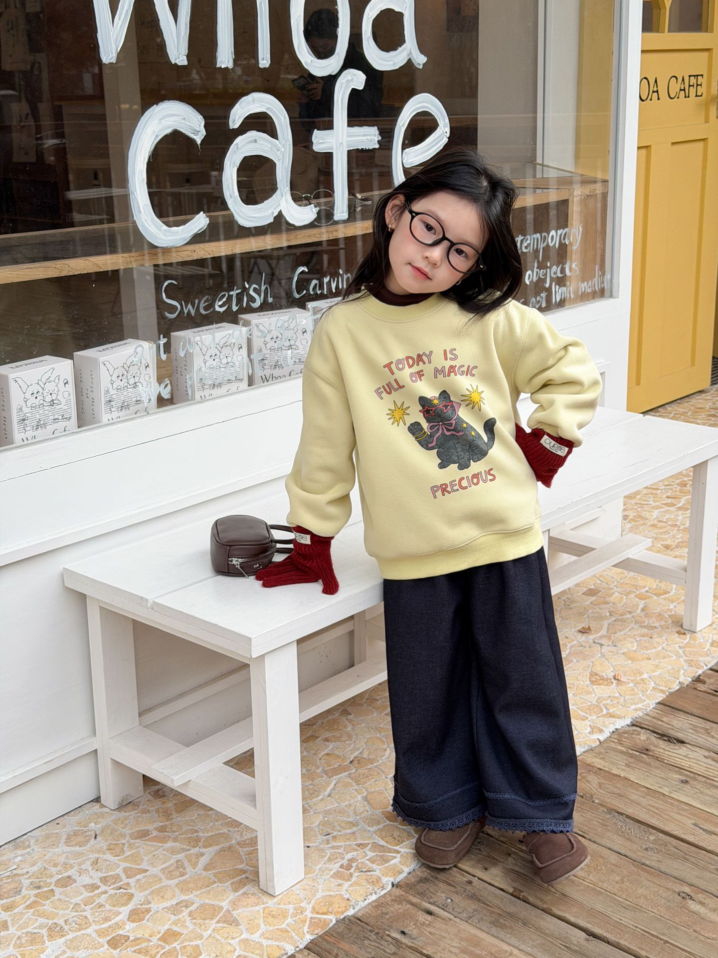 Áo nỉ vàng AMBB precious