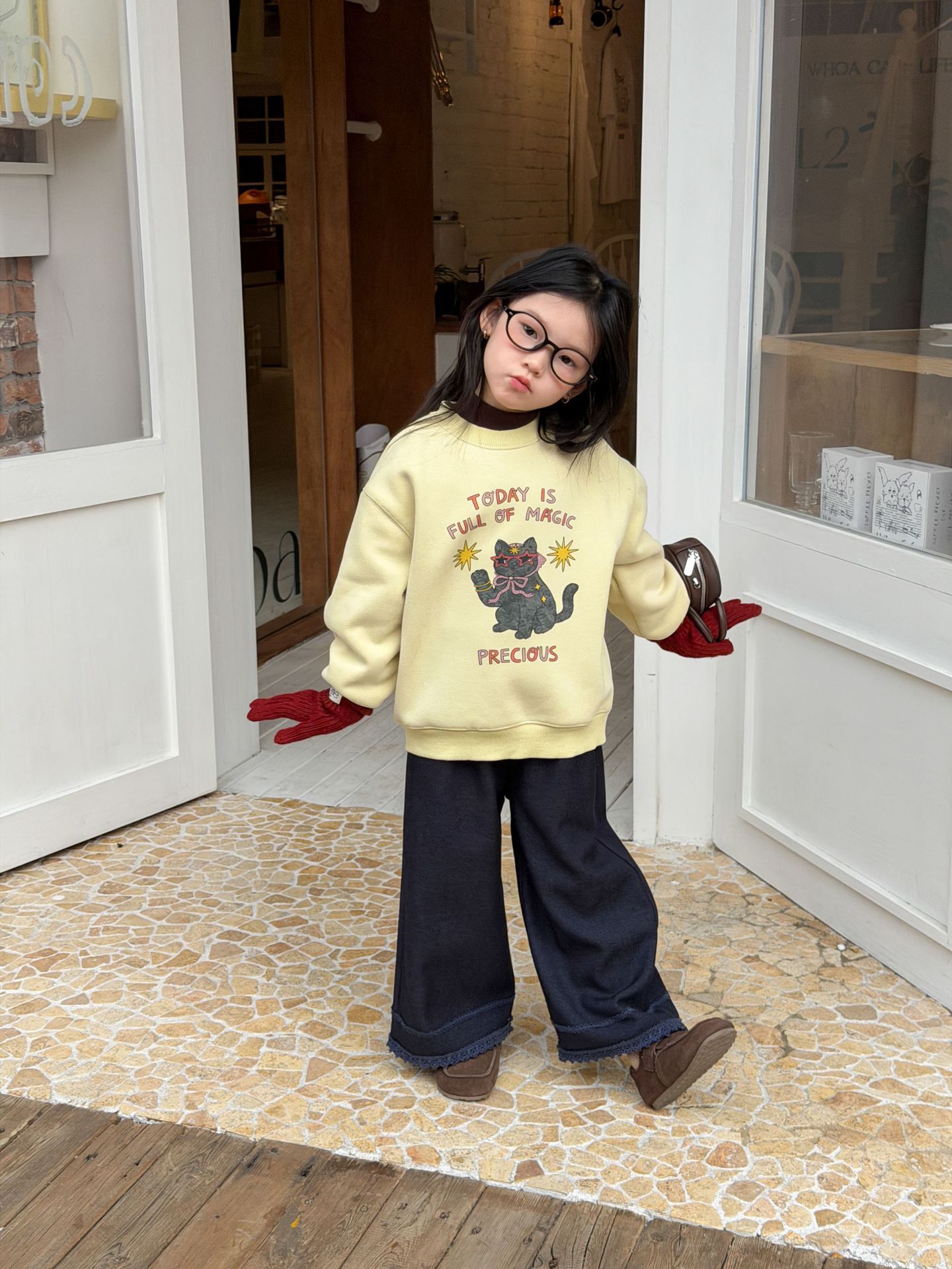 Áo nỉ vàng AMBB precious
