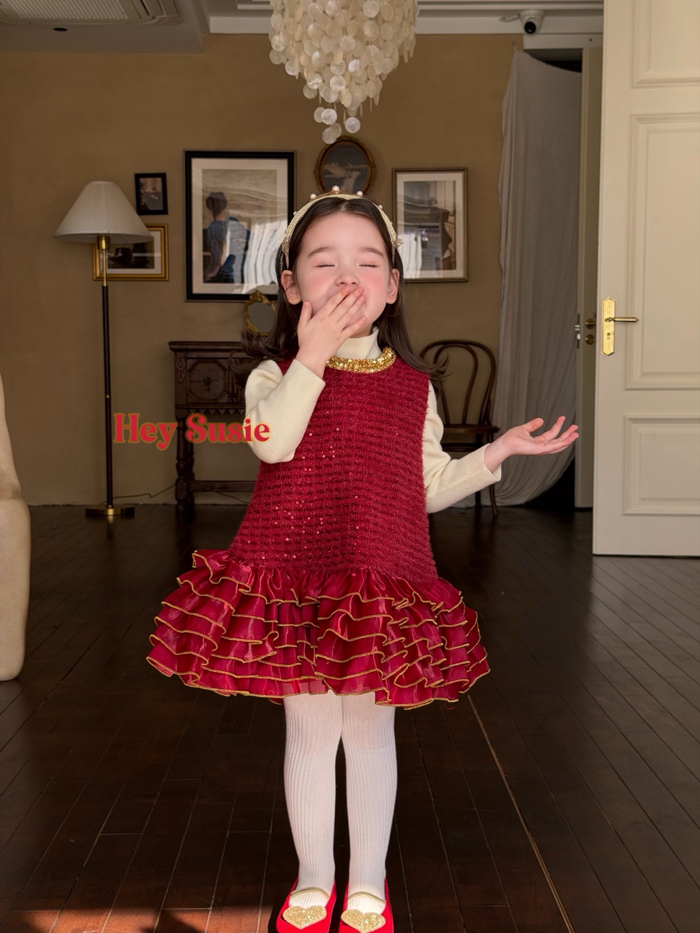 Hey Susie - Đầm dạ đỏ Tỉu Thor