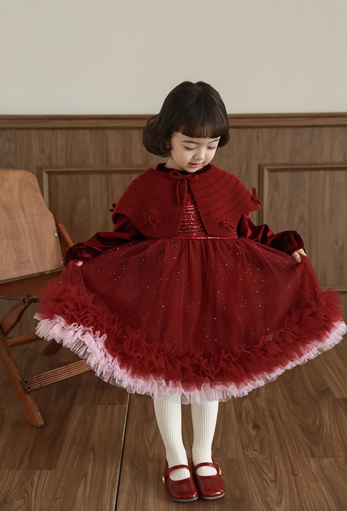 Đầm YOYO Twinkle kèm khăn choàng đỏ