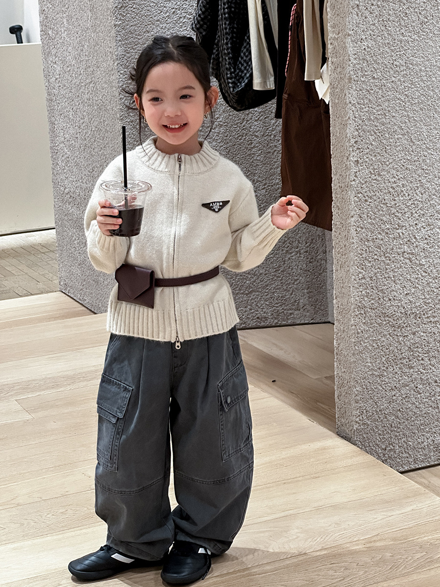 Quần denim xám túi sườn cut out AMBB
