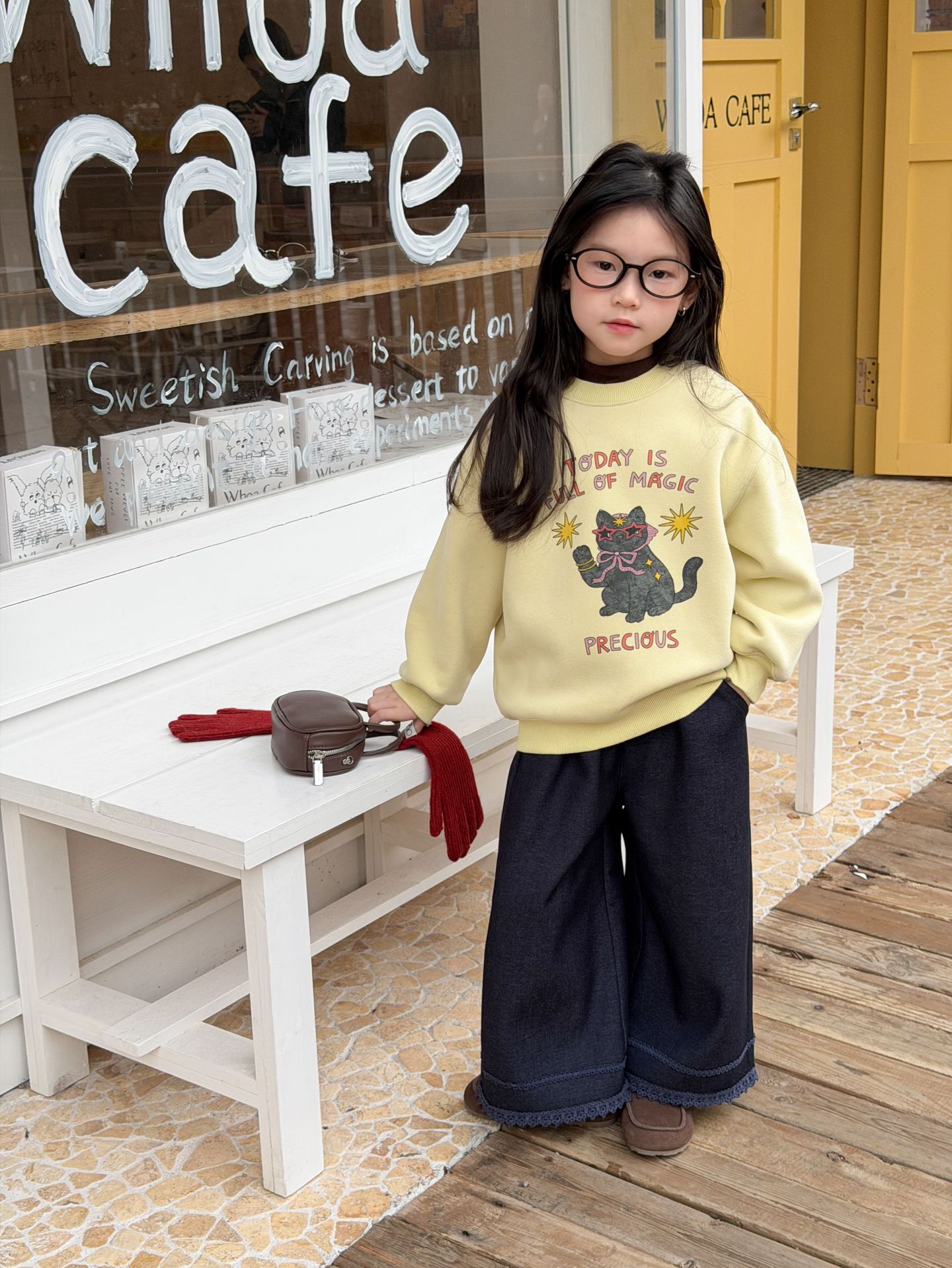 Áo nỉ vàng AMBB precious