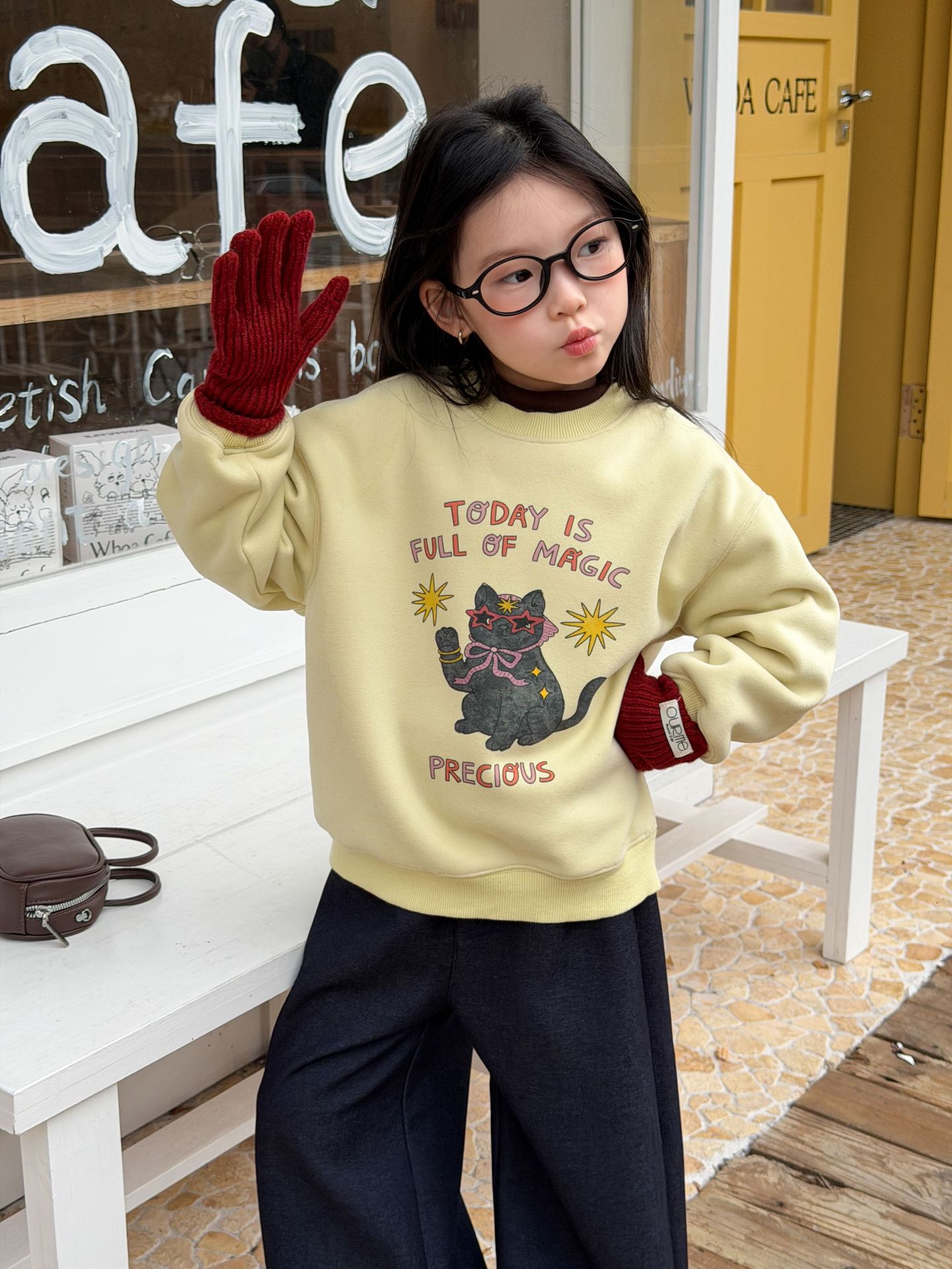 Áo nỉ vàng AMBB precious