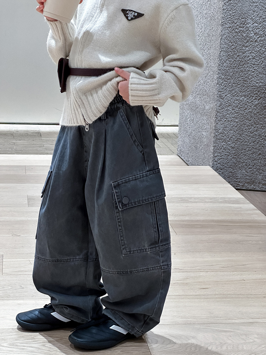 Quần denim xám túi sườn cut out AMBB