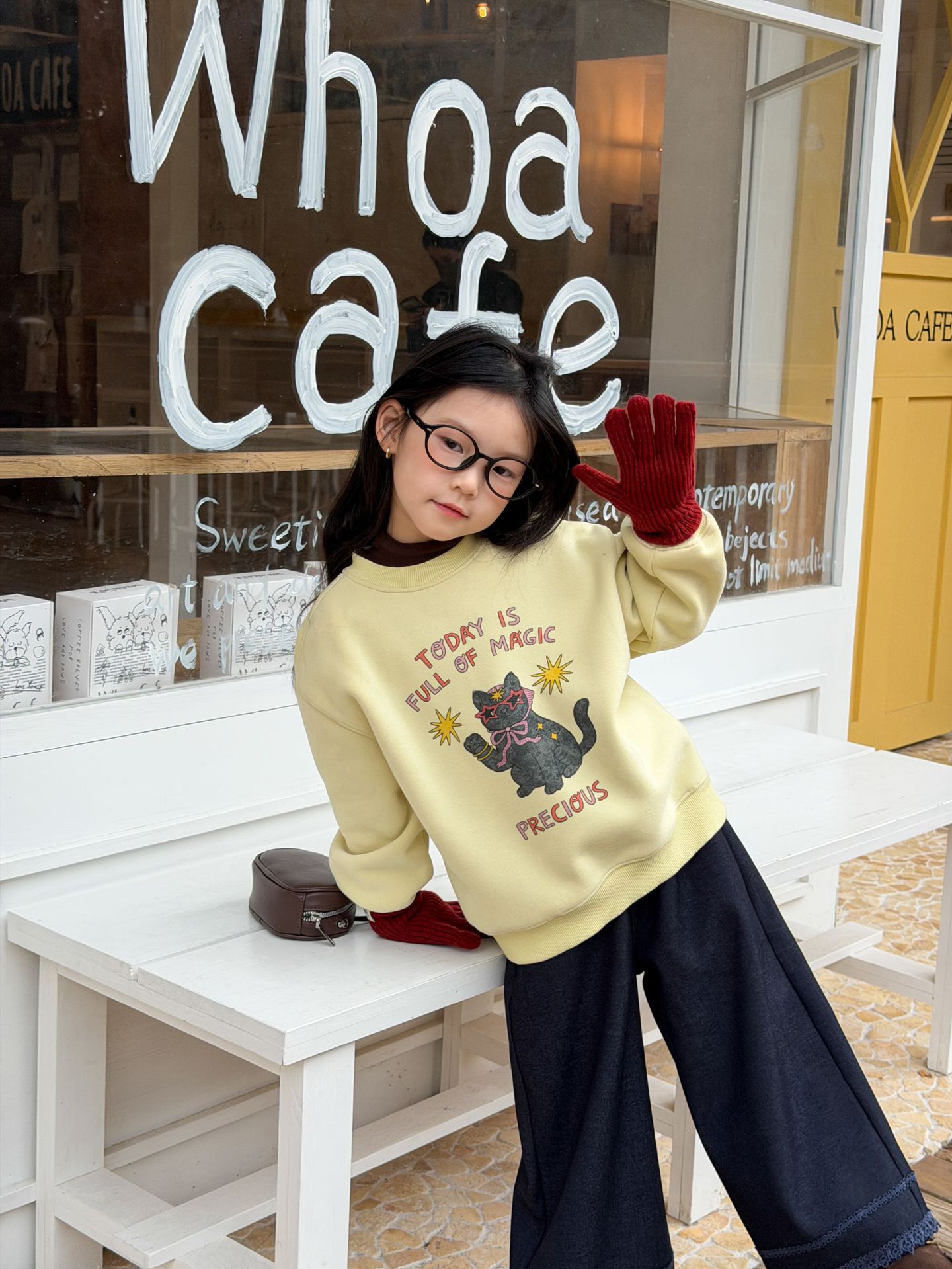Áo nỉ vàng AMBB precious