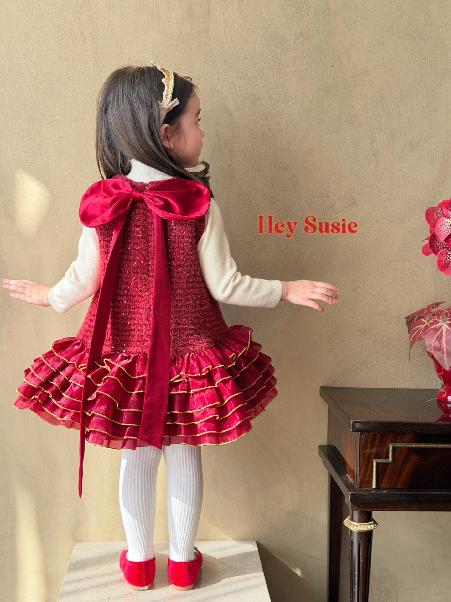 Hey Susie - Đầm dạ đỏ Tỉu Thor