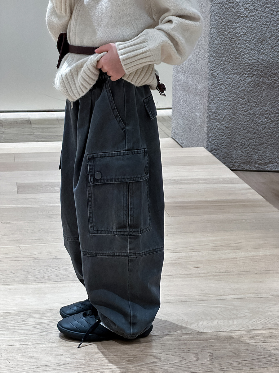 Quần denim xám túi sườn cut out AMBB