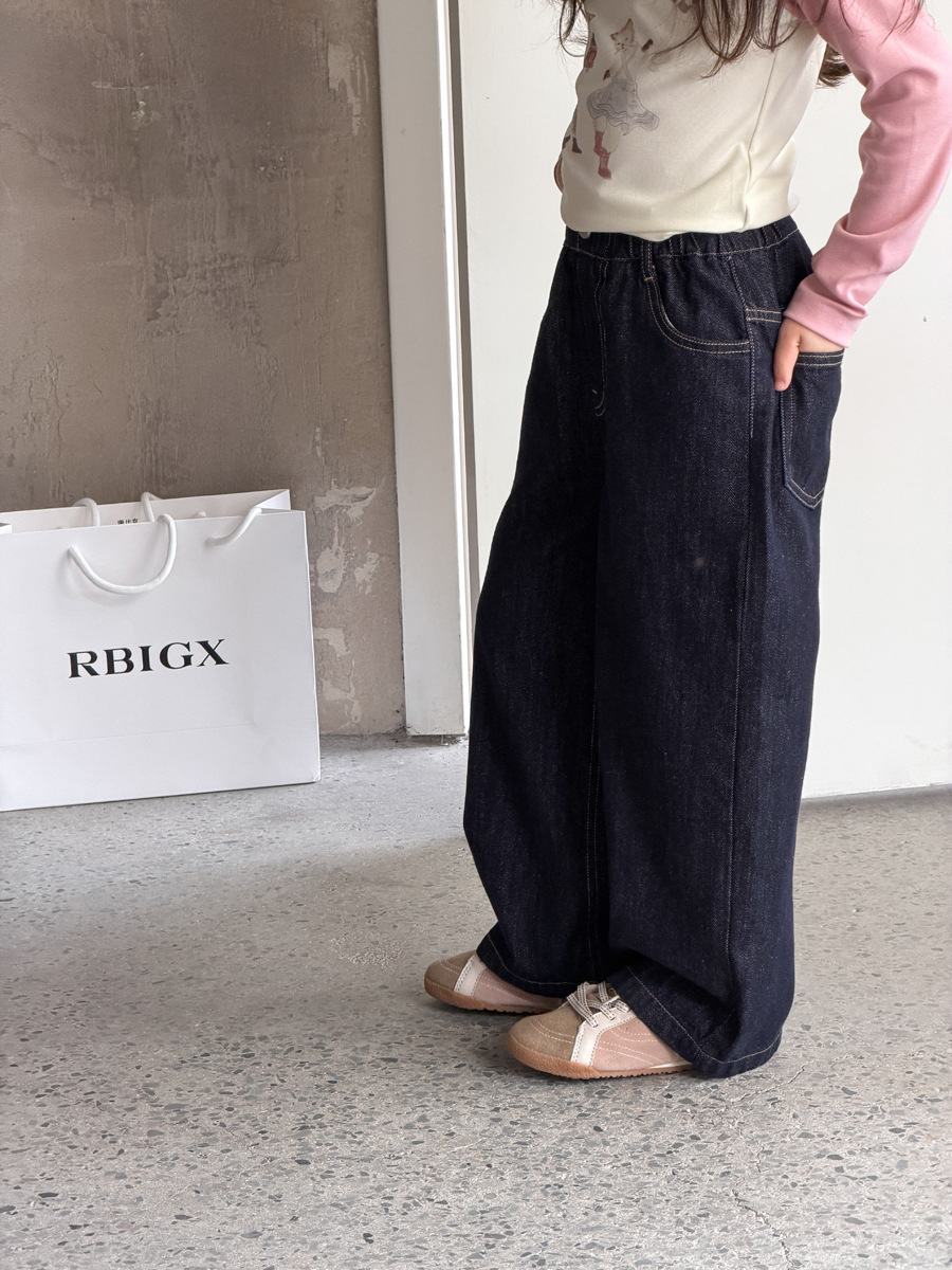 Quần jeans AMBB xanh đậm