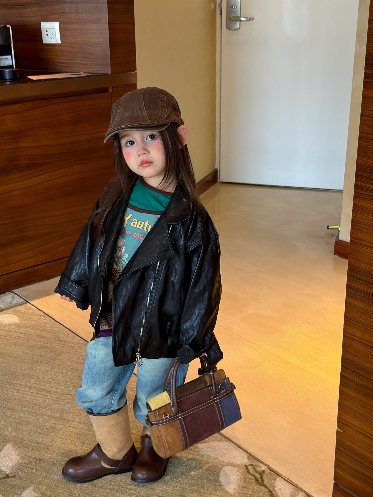 Quần jeans gấu loe nhẹ Watz