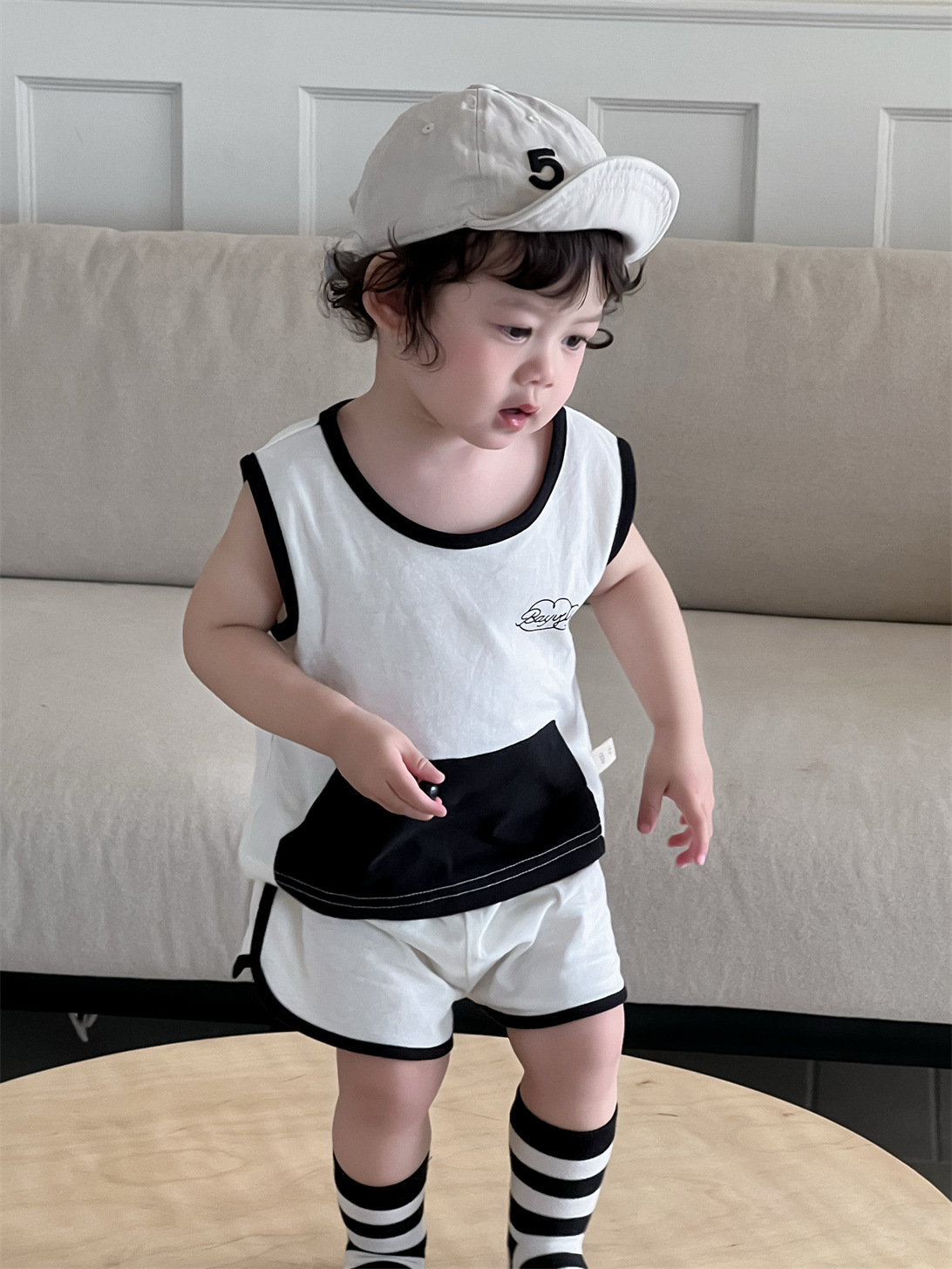 Set bé trai trắng viền đen baggly TLK