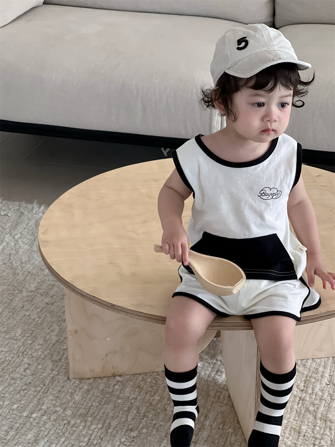 Set bé trai trắng viền đen baggly TLK