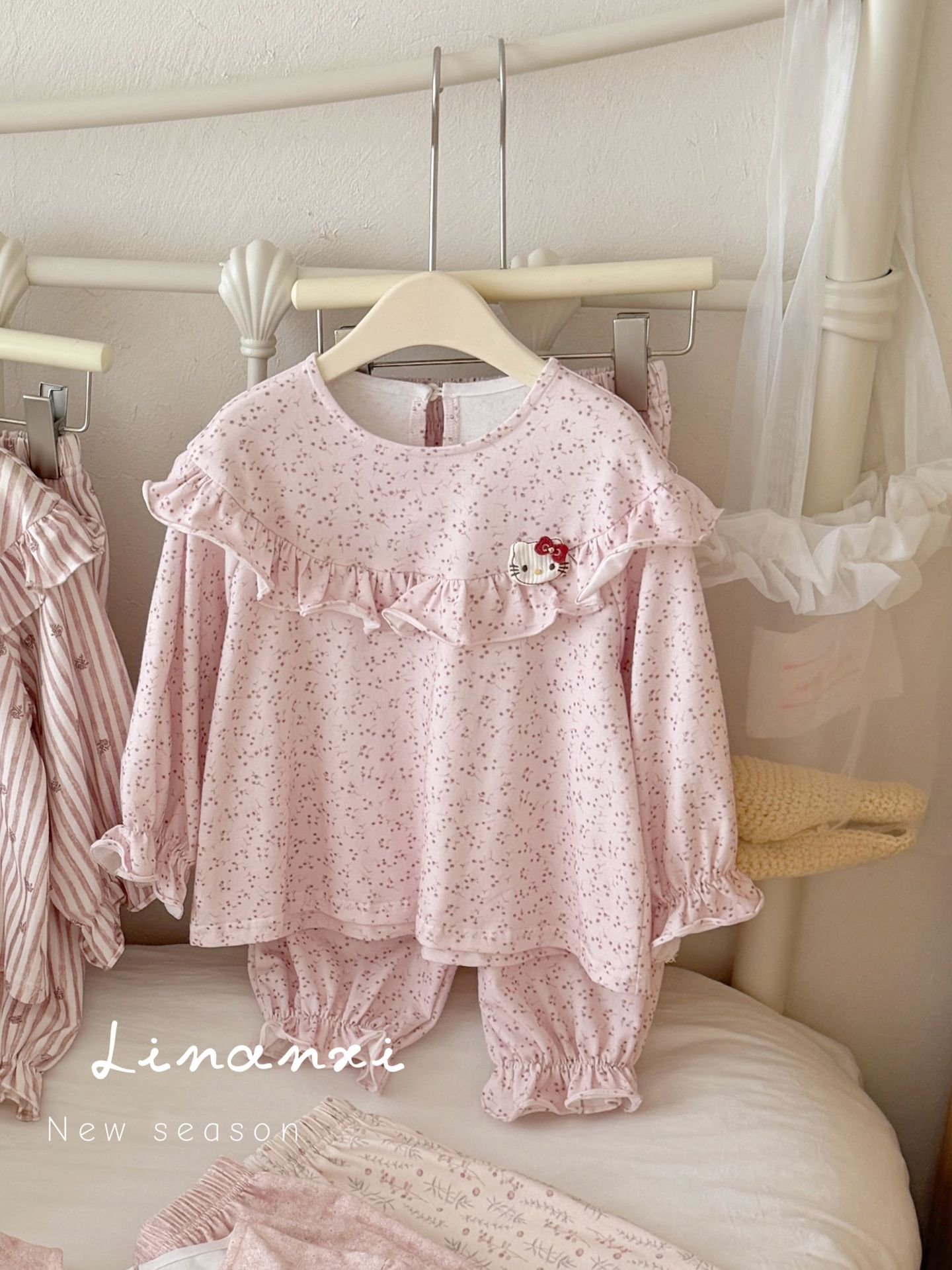 Homewear Linanxi mix bèo hoa nhỏ Kitty nổi