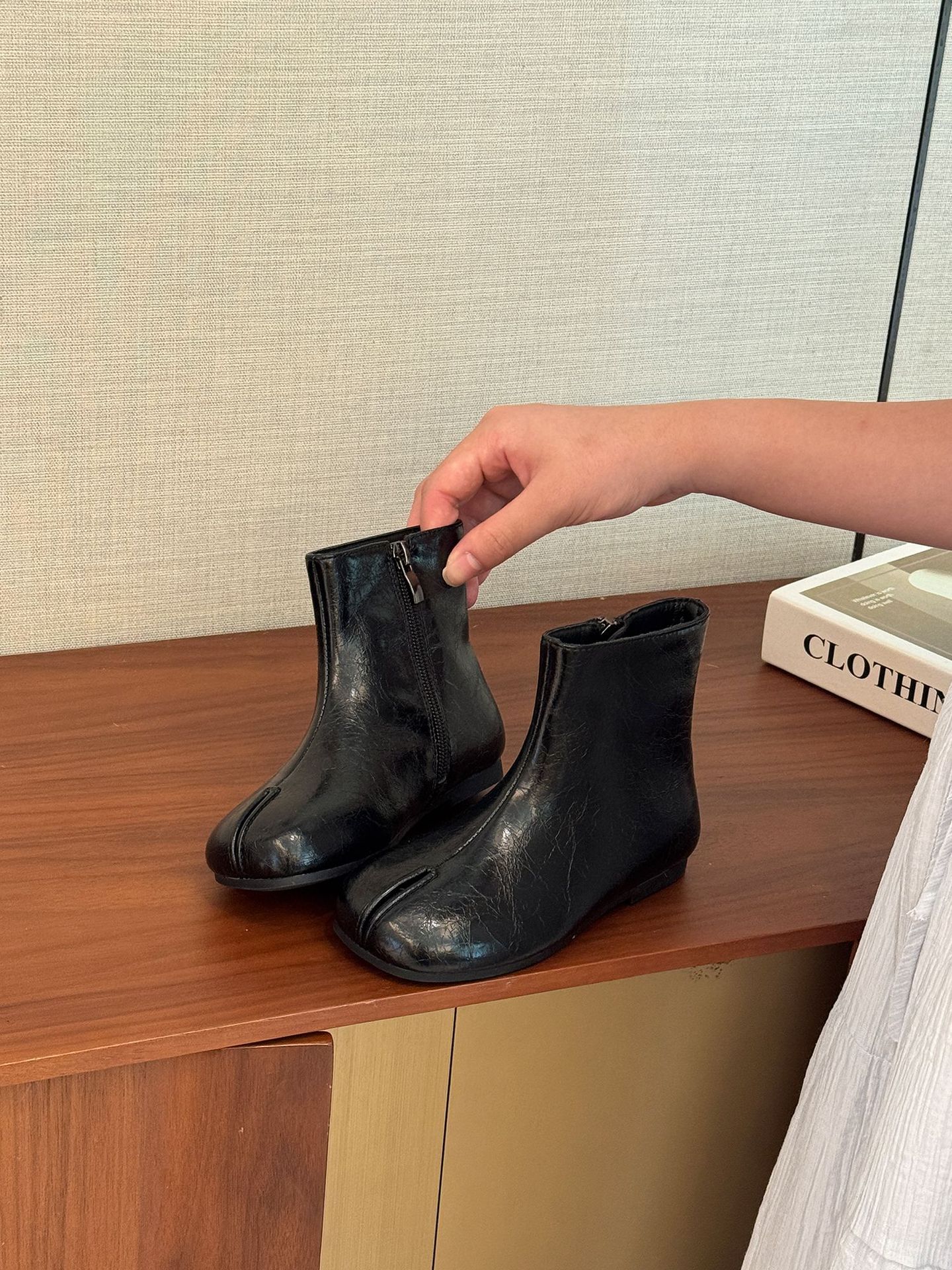 Boots da bóng khóa bên