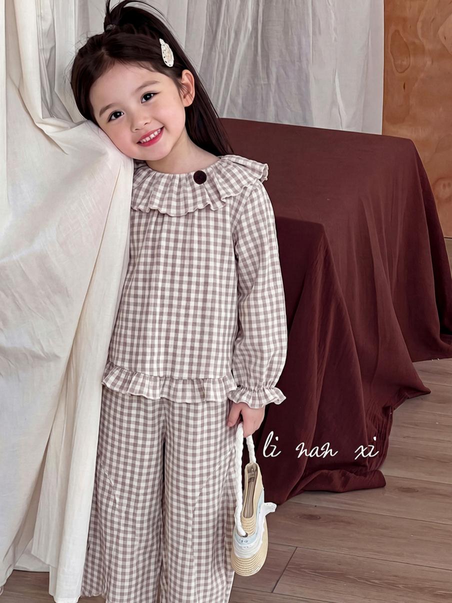 Homewear Linanxi cổ bèo tròn caro nâu