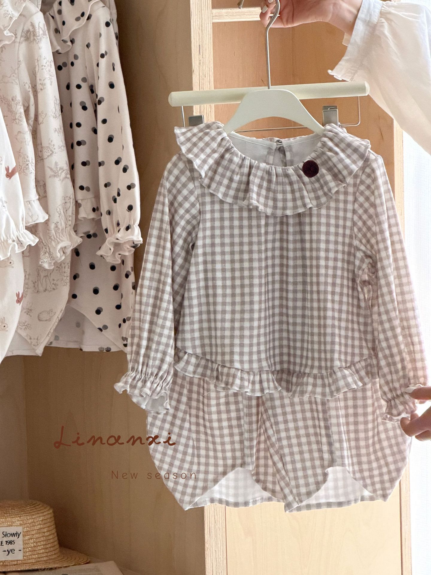 Homewear Linanxi cổ bèo tròn caro nâu