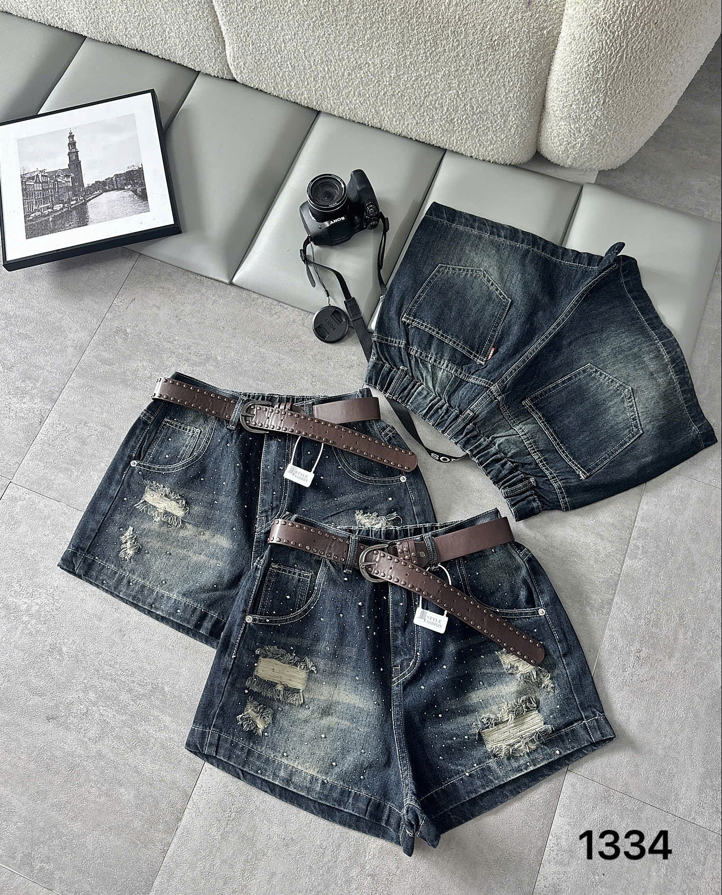 Quần short jean T-QSJ1334 với mặt sau lưng thun và hai túi sau