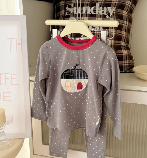 Bộ homewear Hey Honey nhà táo chấm bi xám HAW