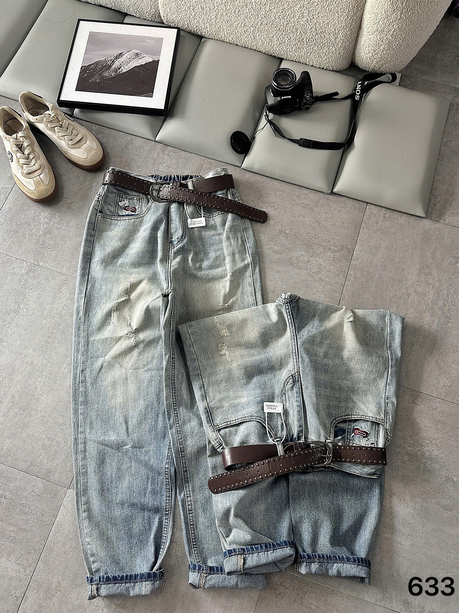 Quần jean baggy T-QJ633 xanh nhạt với một chiếc trải toàn thân và một chiếc gập