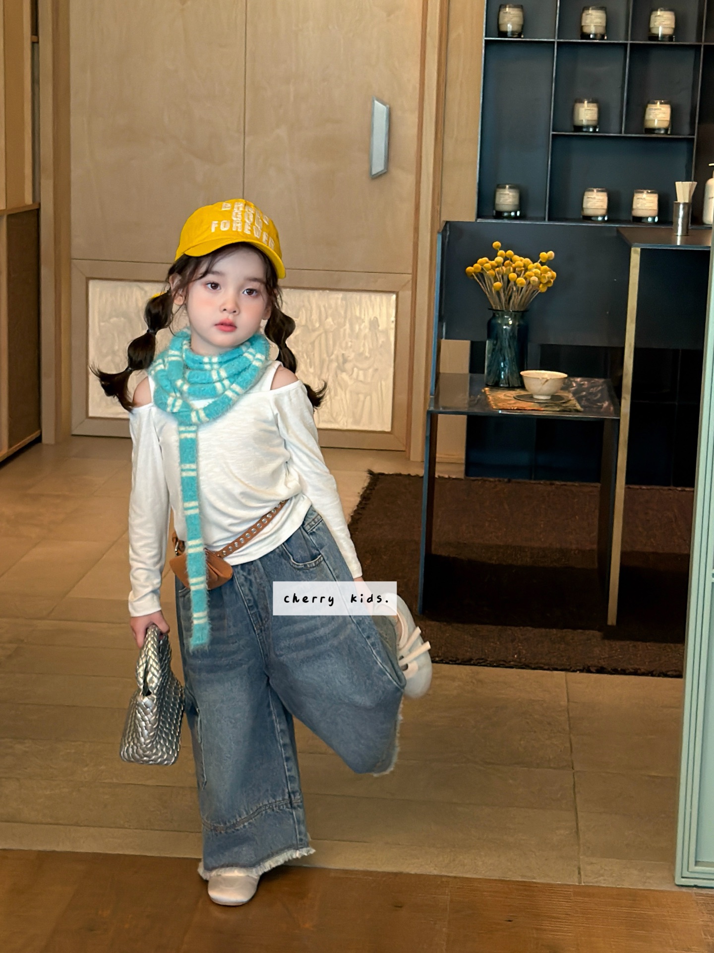 Cherry Kids - Quần jeans gấu nối tua rua