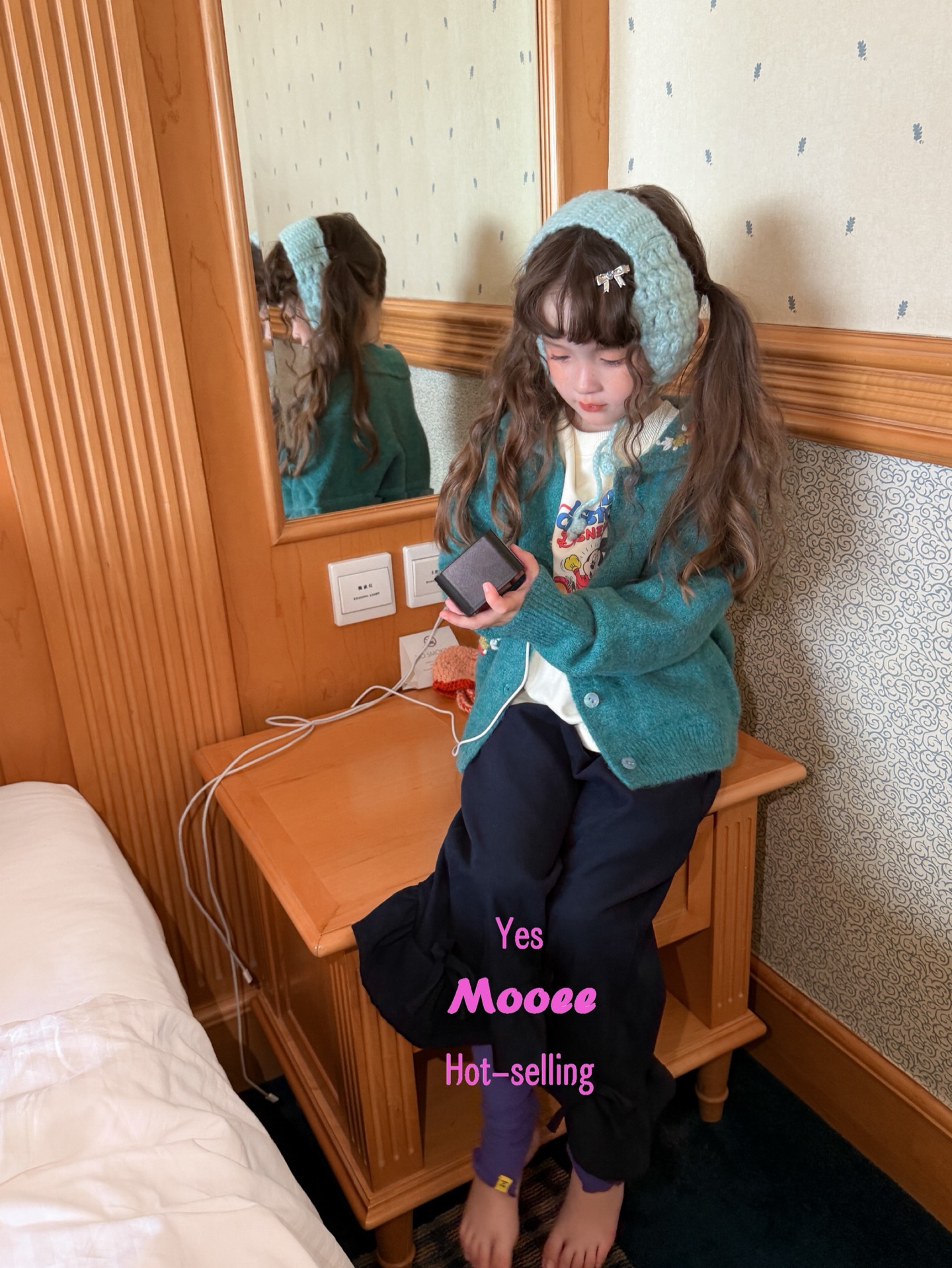 MOOEE - Quần jeans gấu loe điệu đà 943521