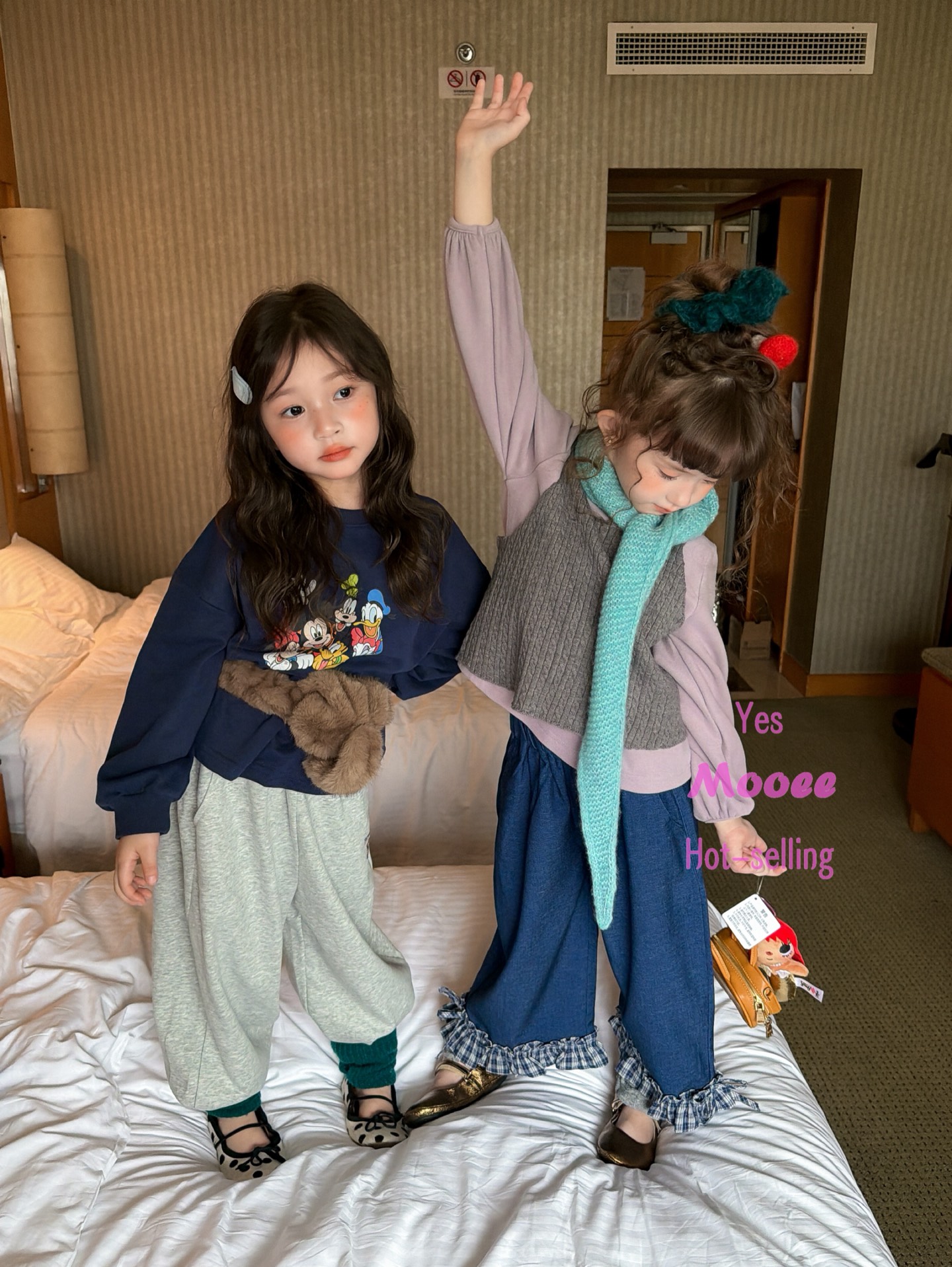 MOOEE - Áo nỉ xanh Mickey friends 923546