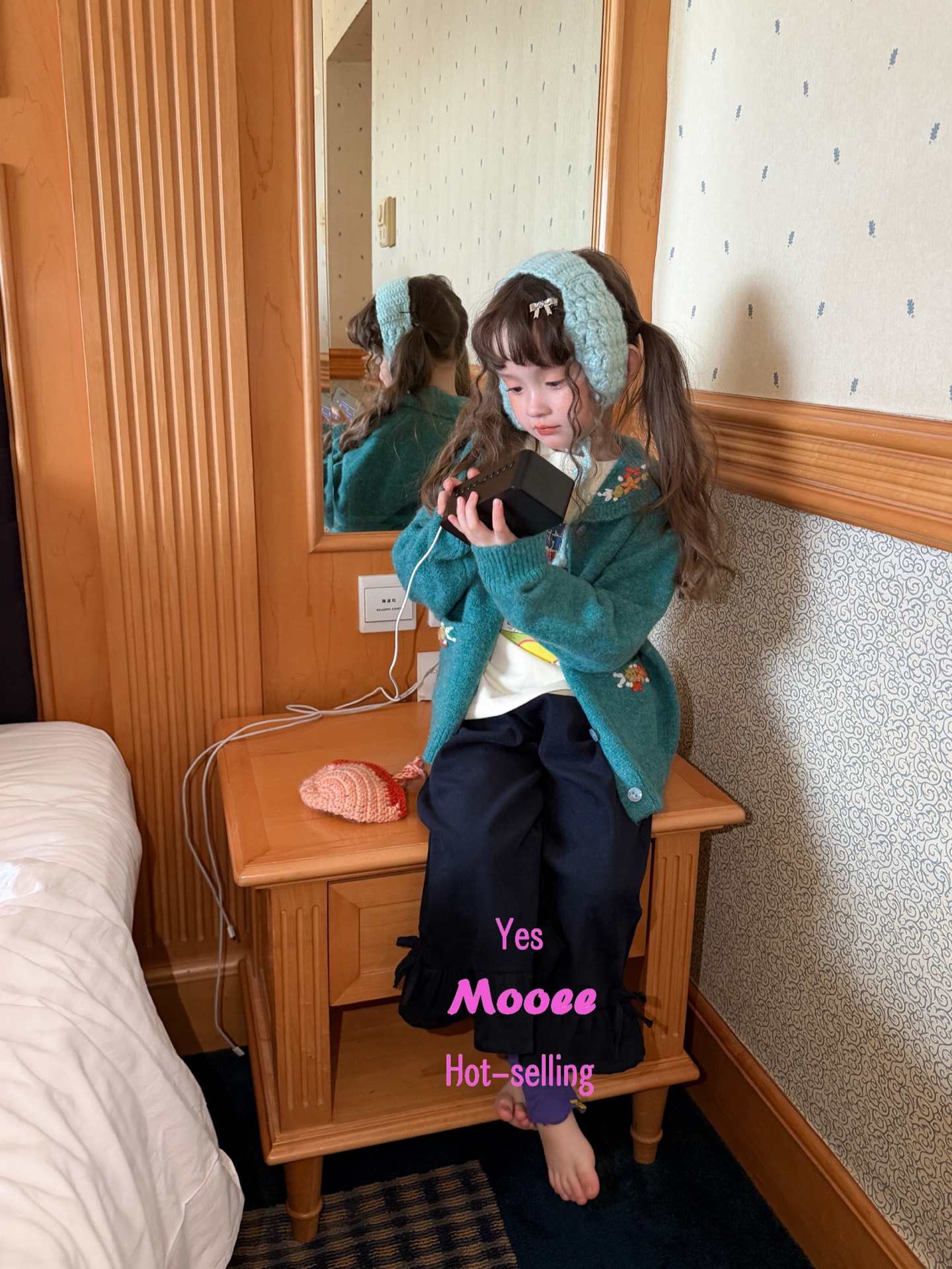 MOOEE - Quần jeans gấu loe điệu đà 943521