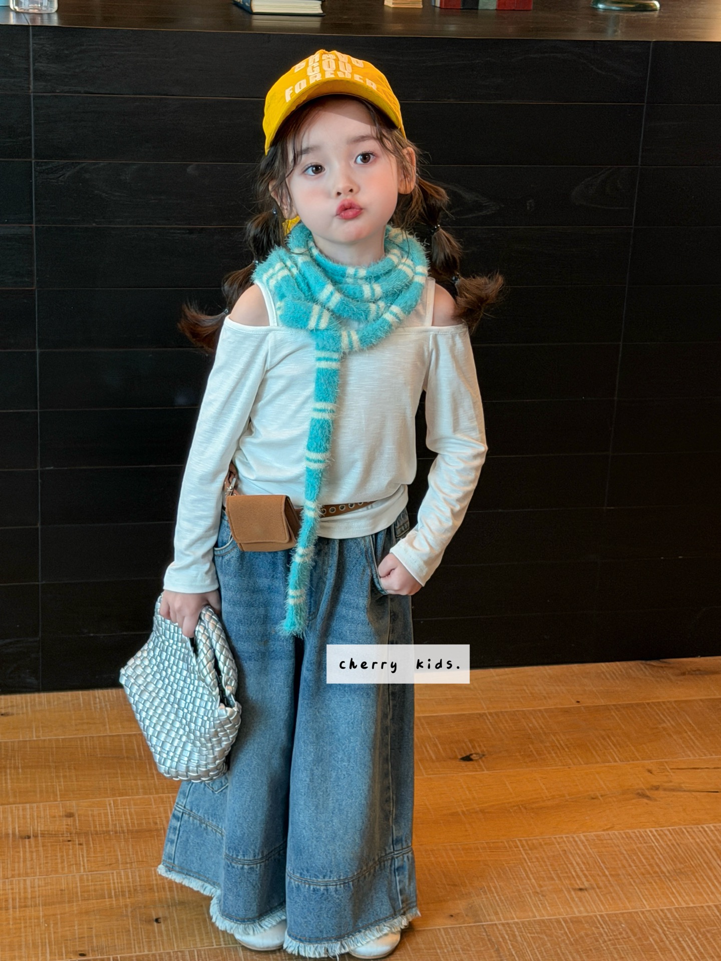 Cherry Kids - Quần jeans gấu nối tua rua