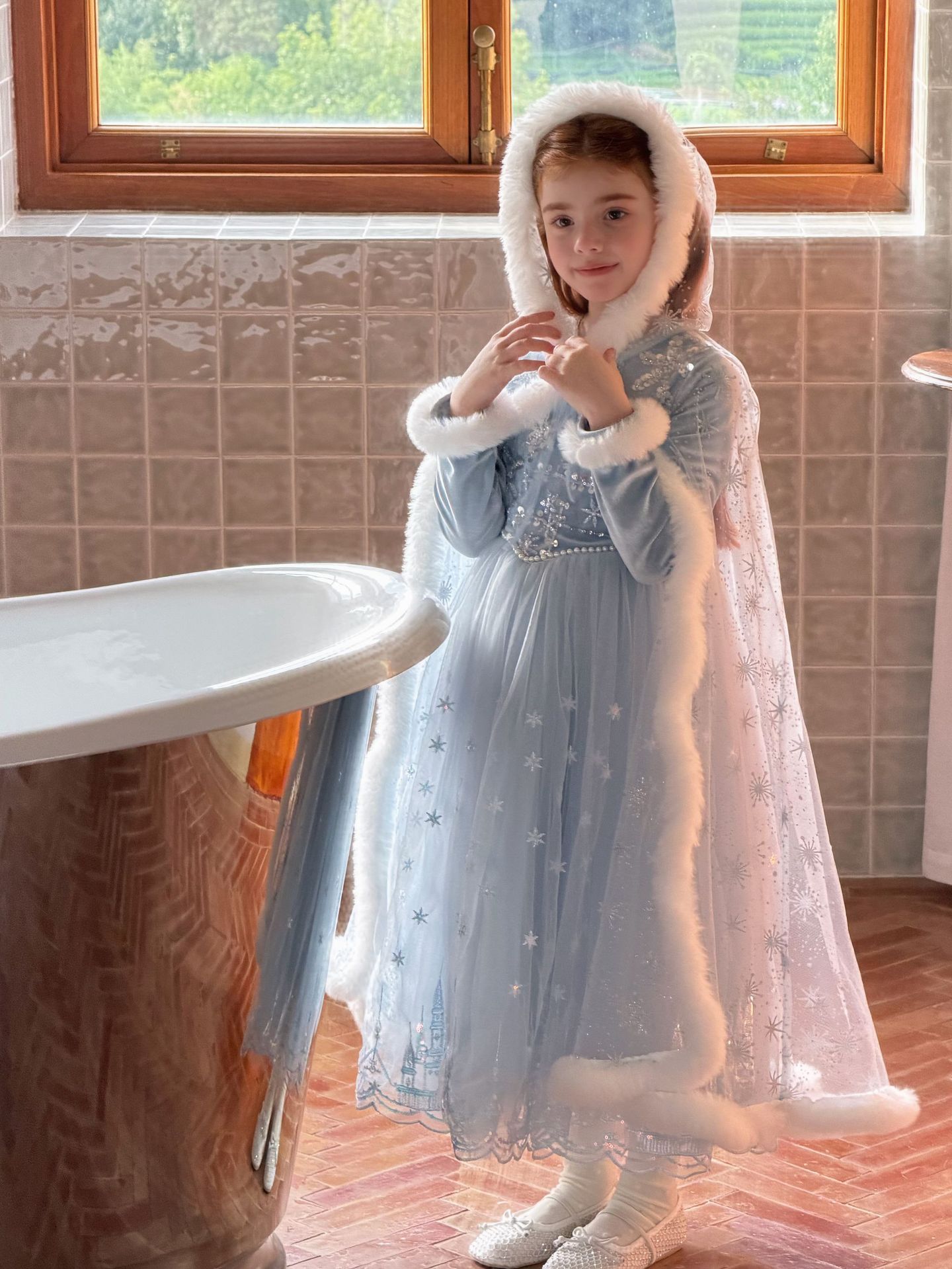 Set đầm + Áo choàng Elsa Otaly