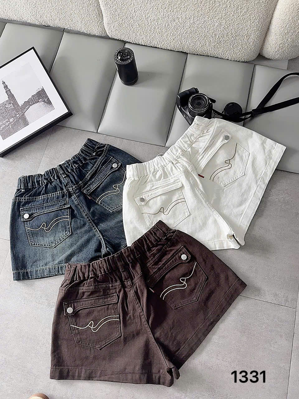Lưng thun sau và hai túi có nắp quần short jean bigsize T-QSJ1331 ba màu