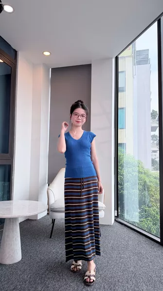 Product image - Set Áo Cổ V Váy Kẻ Sọc Ngang Freesize dưới 58kg