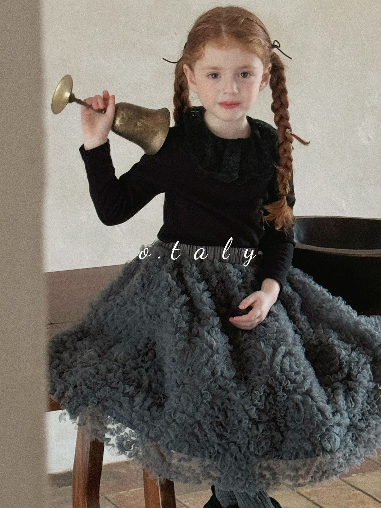 Áo Otaly cổ ren tròn cùng màu 1328
