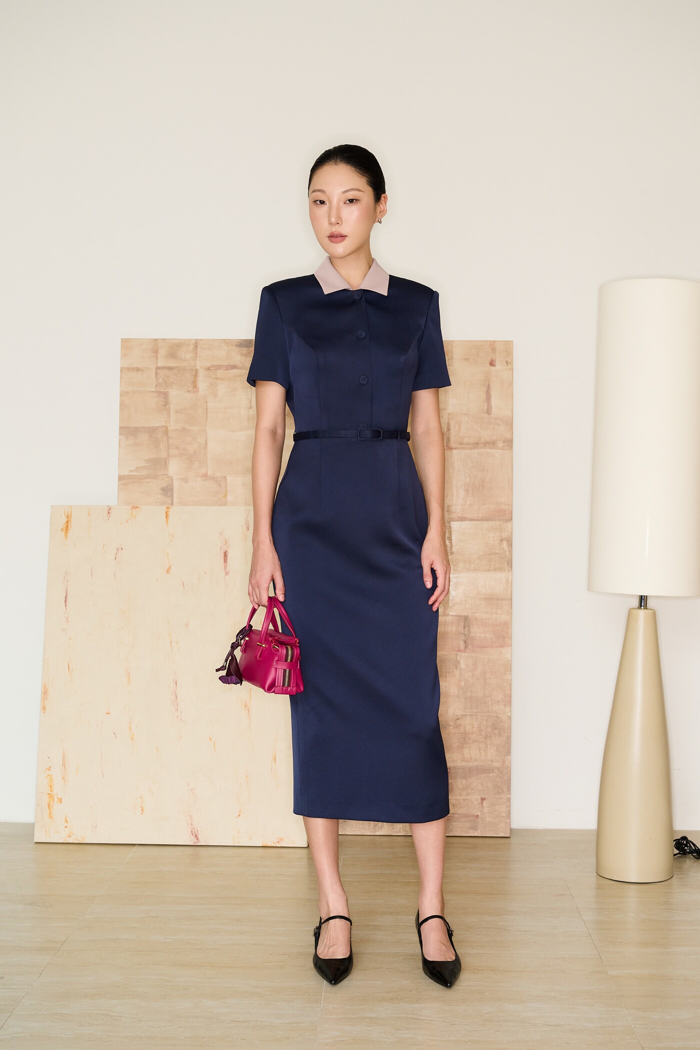 Contrast collar dress in navy