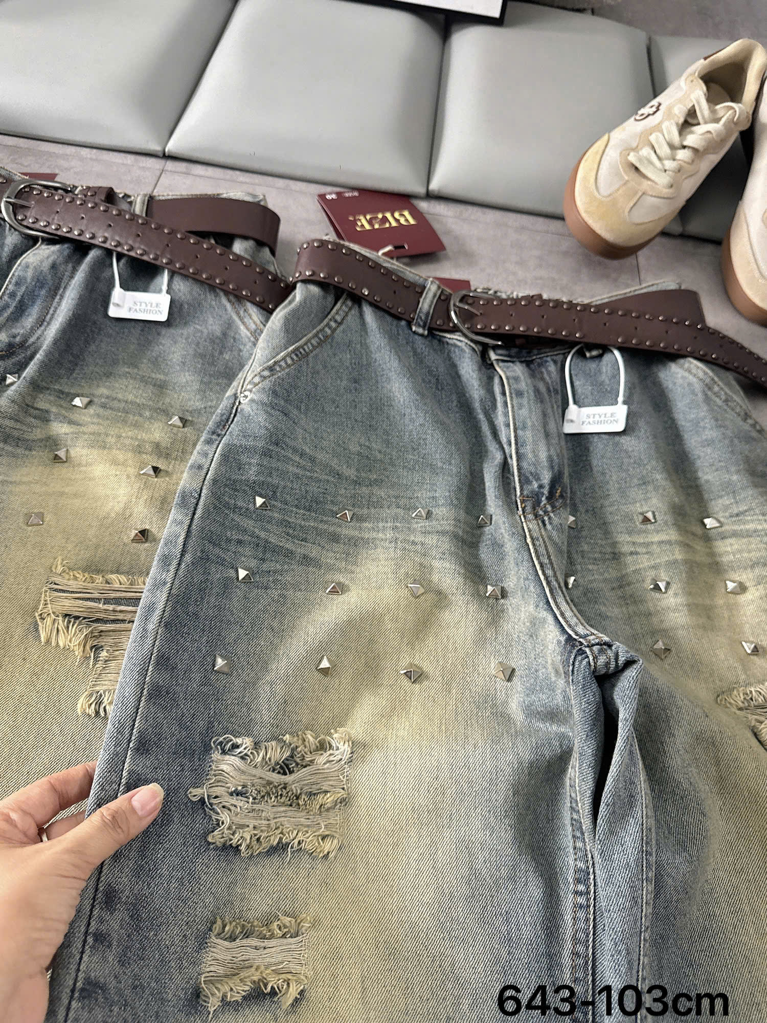 Cận thân trước T-QJ643 với wash đinh và xước rách