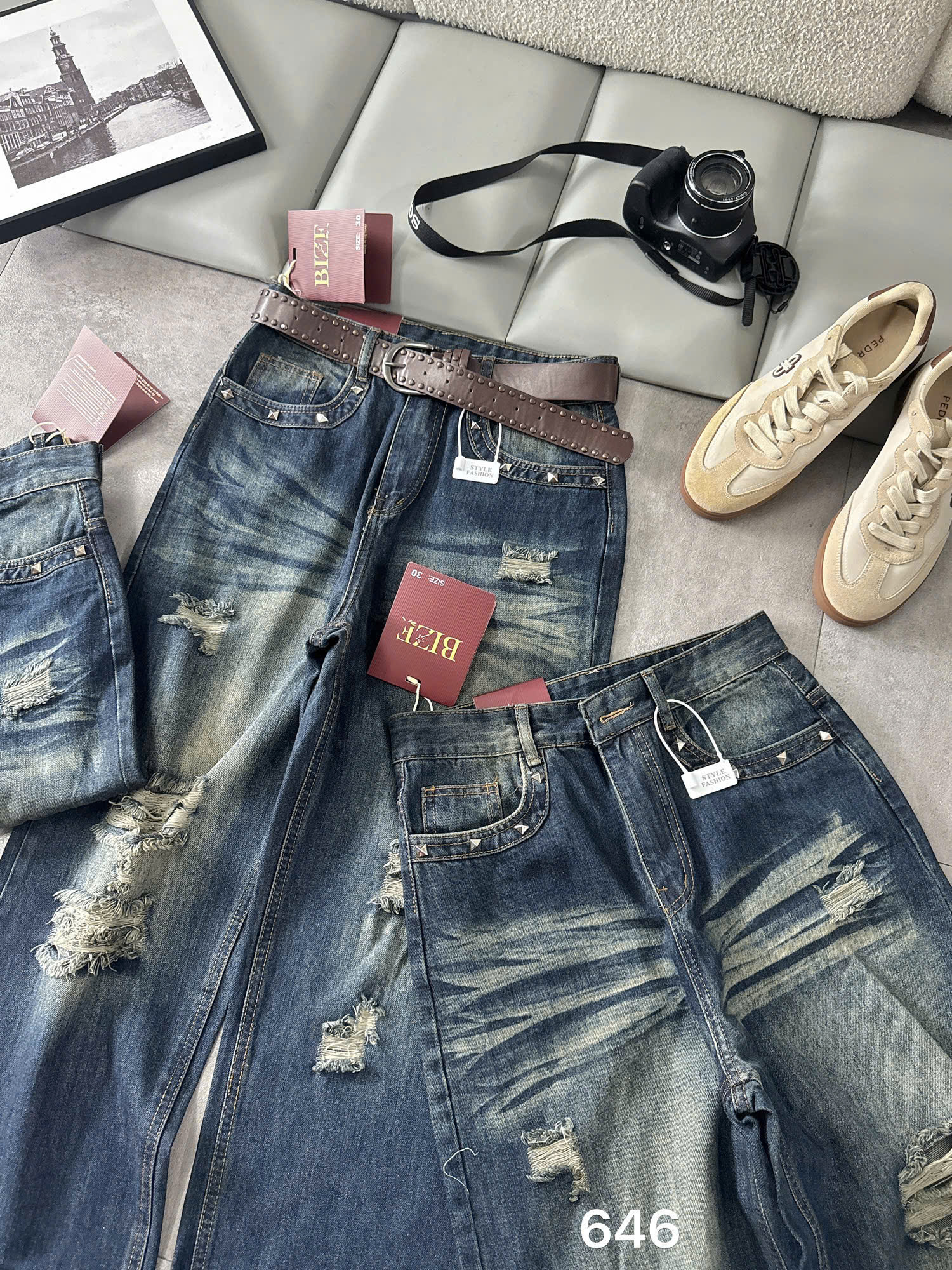 Cận viền đinh, đường may và vệt xước trên quần jean T-QJ646 màu đậm