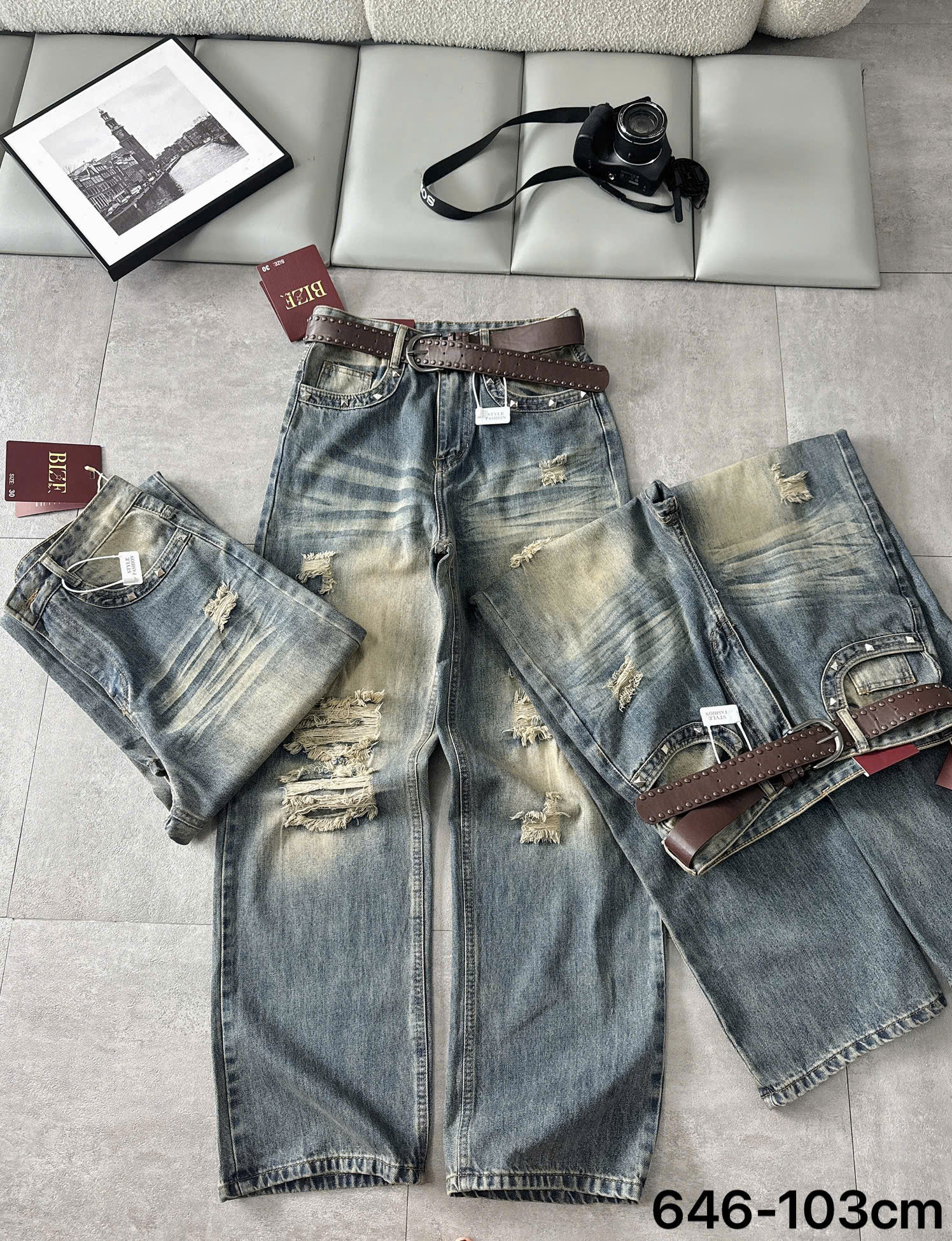 Quần jean T-QJ646 màu nhạt với toàn bộ thân quần và phần gấu