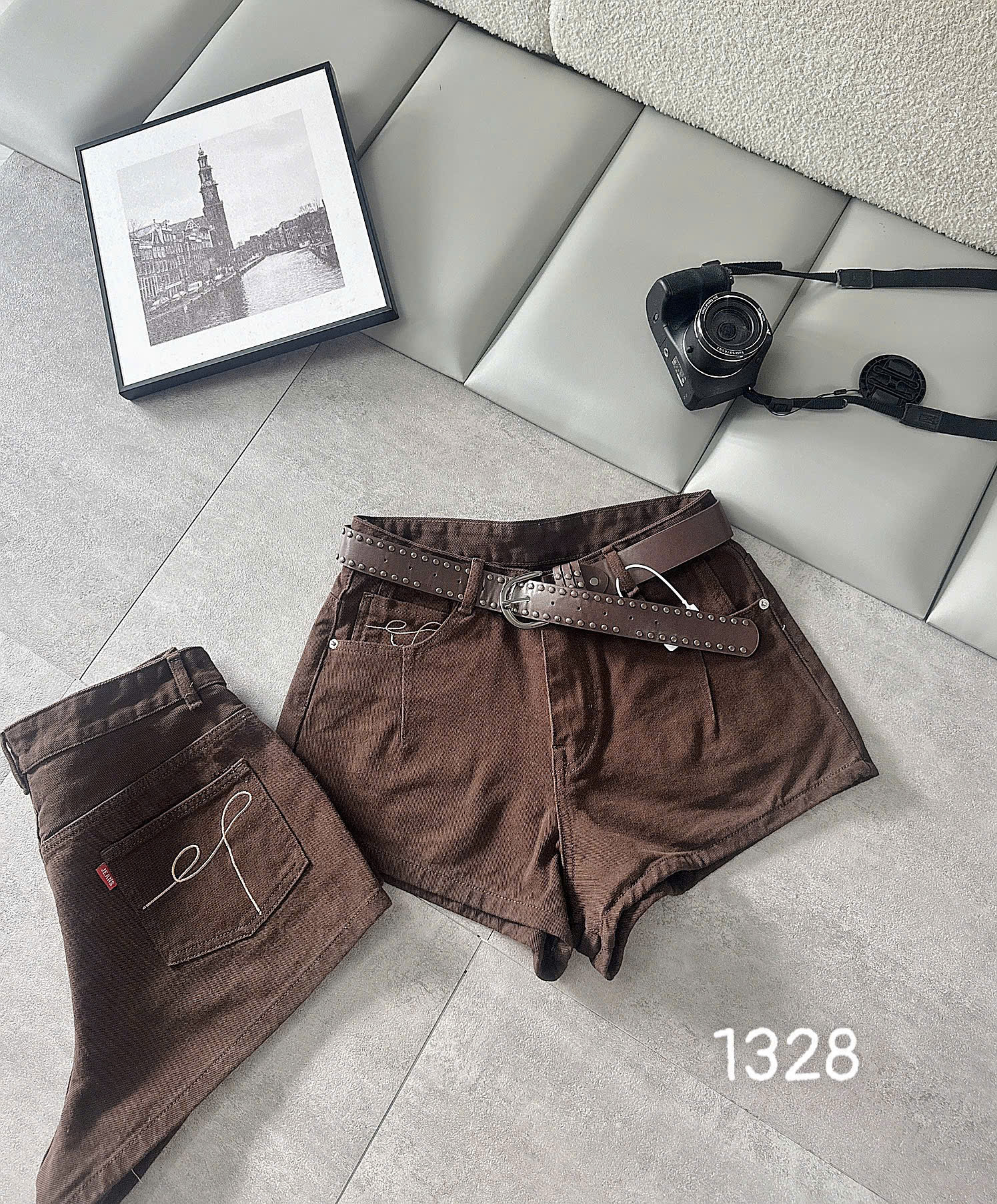 Cạp đỉa thắt lưng túi trước và gấu short nâu T-QSJ1328