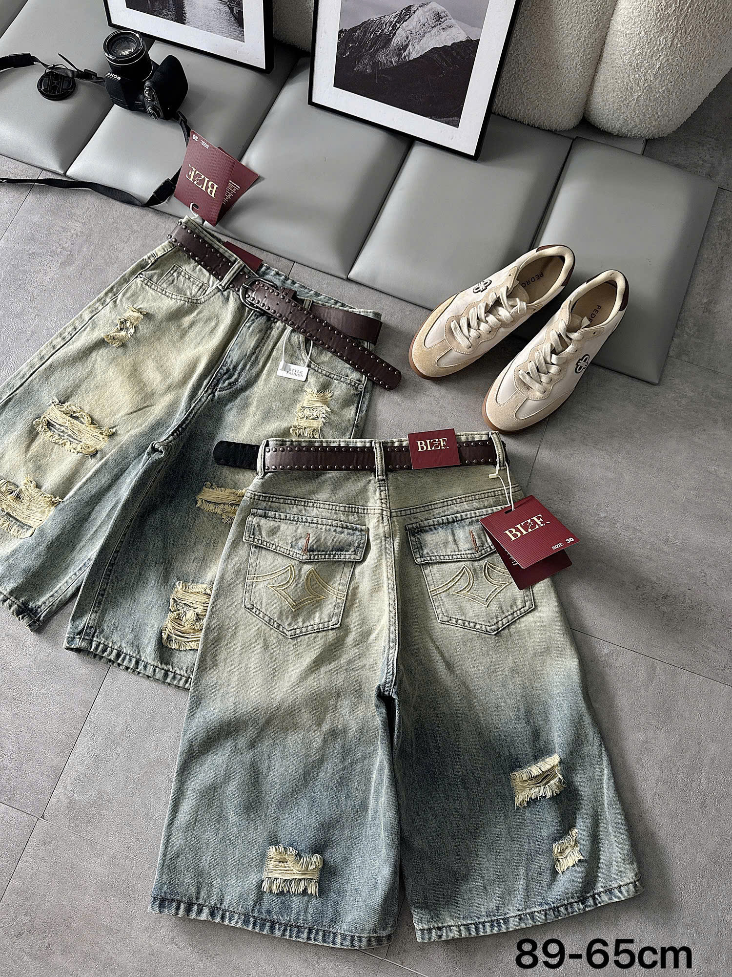 Mặt sau T-QSJ89 wash sáng với túi có nắp thêu họa tiết hình học