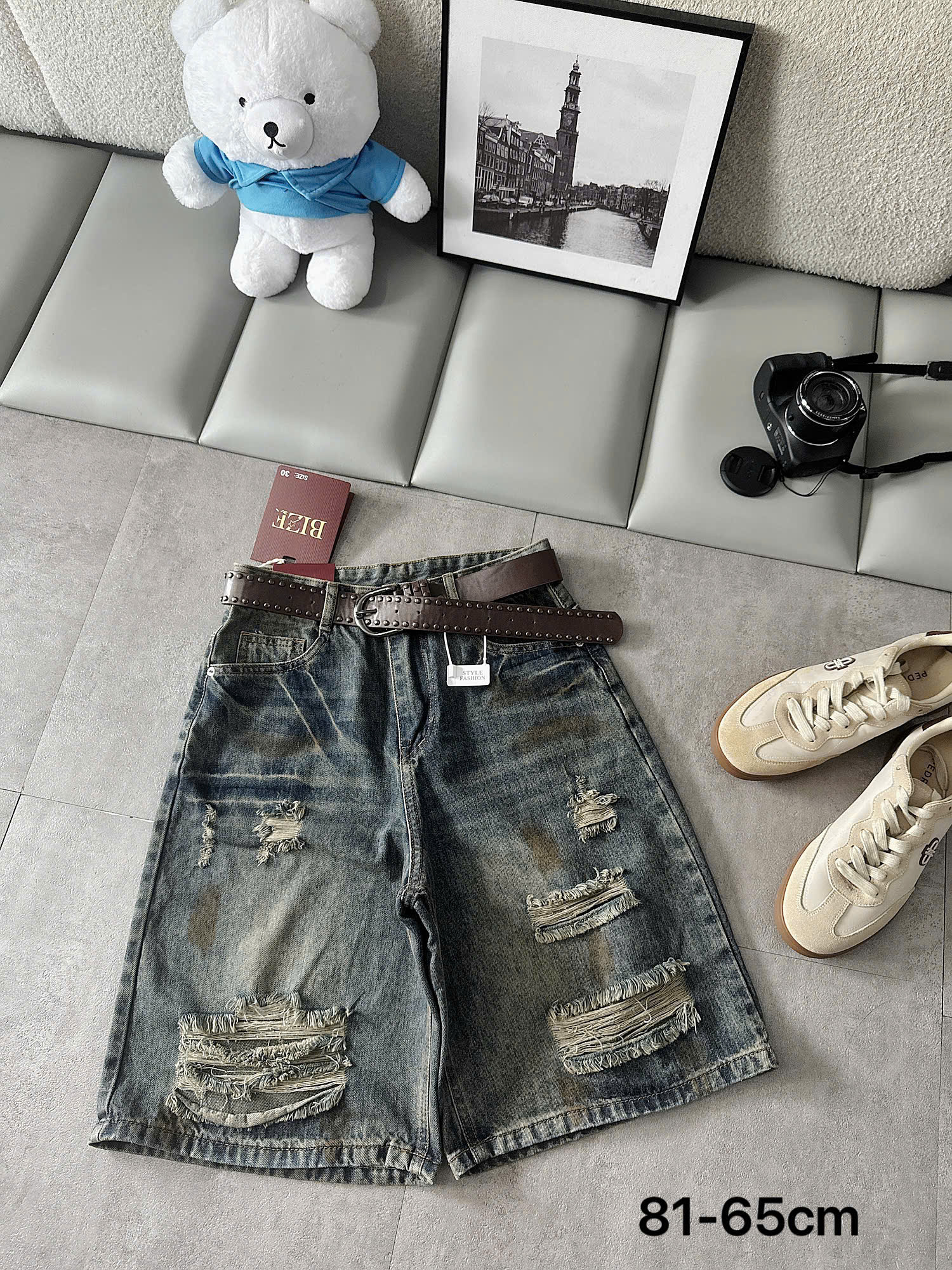 Quần jean lửng T-QSJ81 hàng thật trải phẳng, dáng A rộng với wash sơn phủ và các mảng rách tua ở thân trước