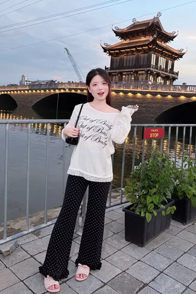 Product image - Set Áo Trễ Vai Lai Ren Quần Chấm Bi