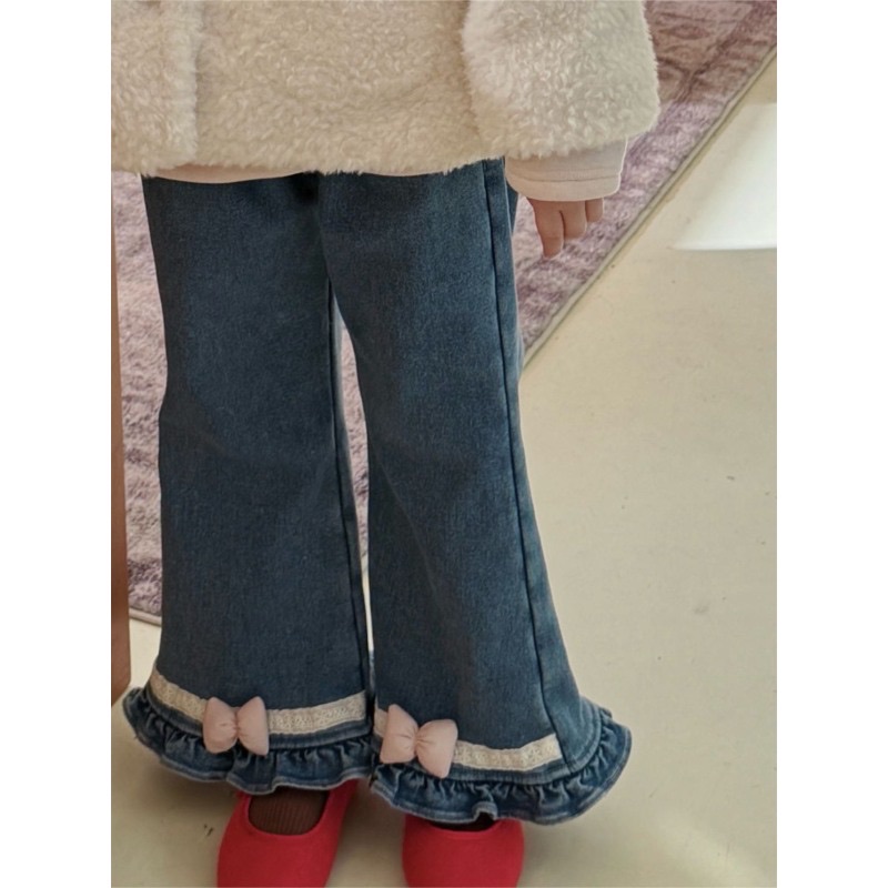 A little Cat - Quần jeans gấu loe bèo nơ hồng 2026