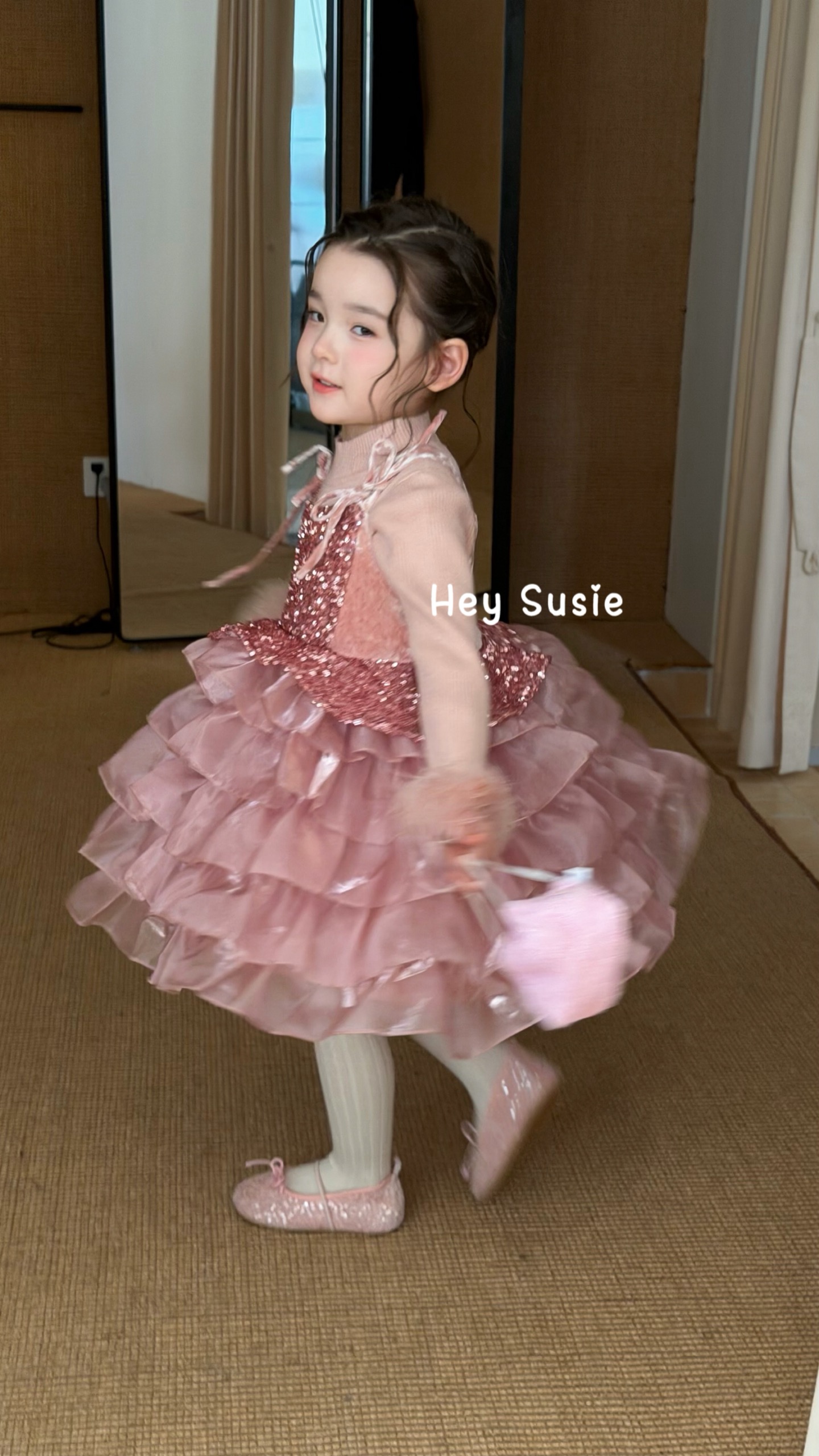 Hey Susie - Đầm hồng 5 tầng lấp lánh 17518