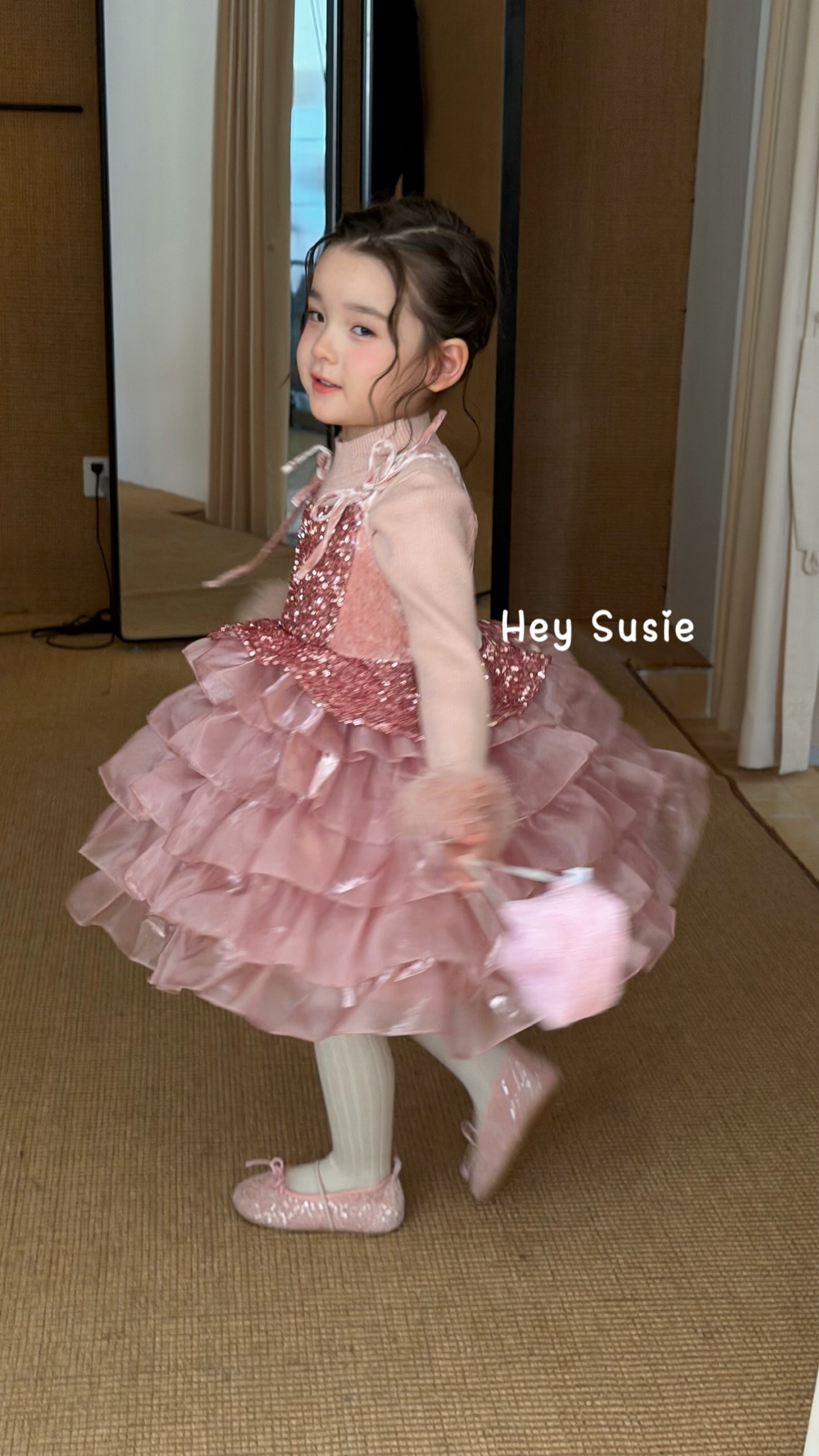 Hey Susie - Đầm hồng 5 tầng lấp lánh 17518
